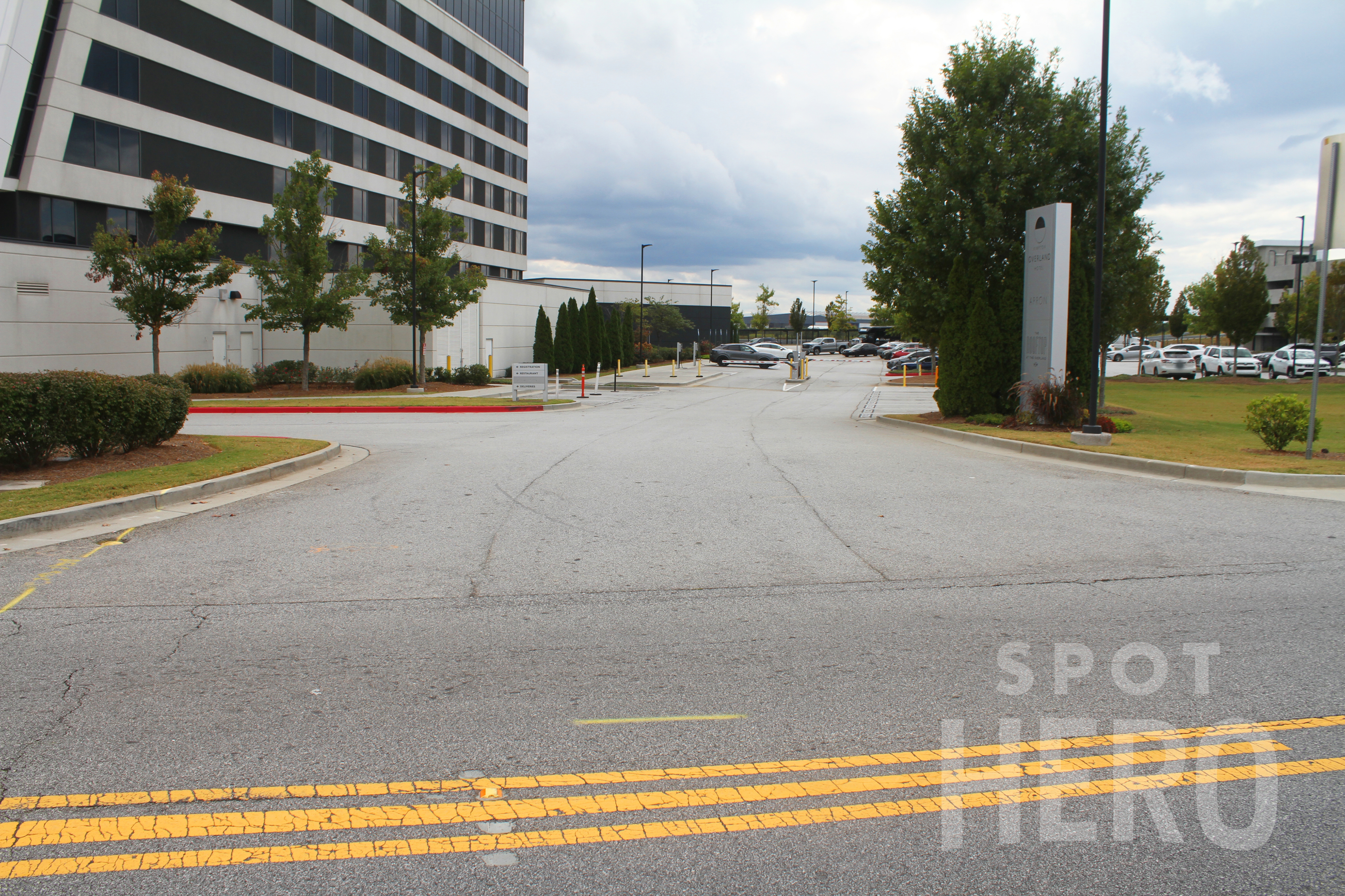 Photo of Kimpton Overland Hotel Atlanta Airport - Uncovered Self Park