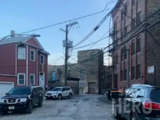 Photo of 3217 N Clark St. - Spot #19