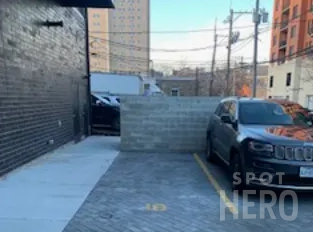 Photo of 3217 N Clark St. - Spot #21