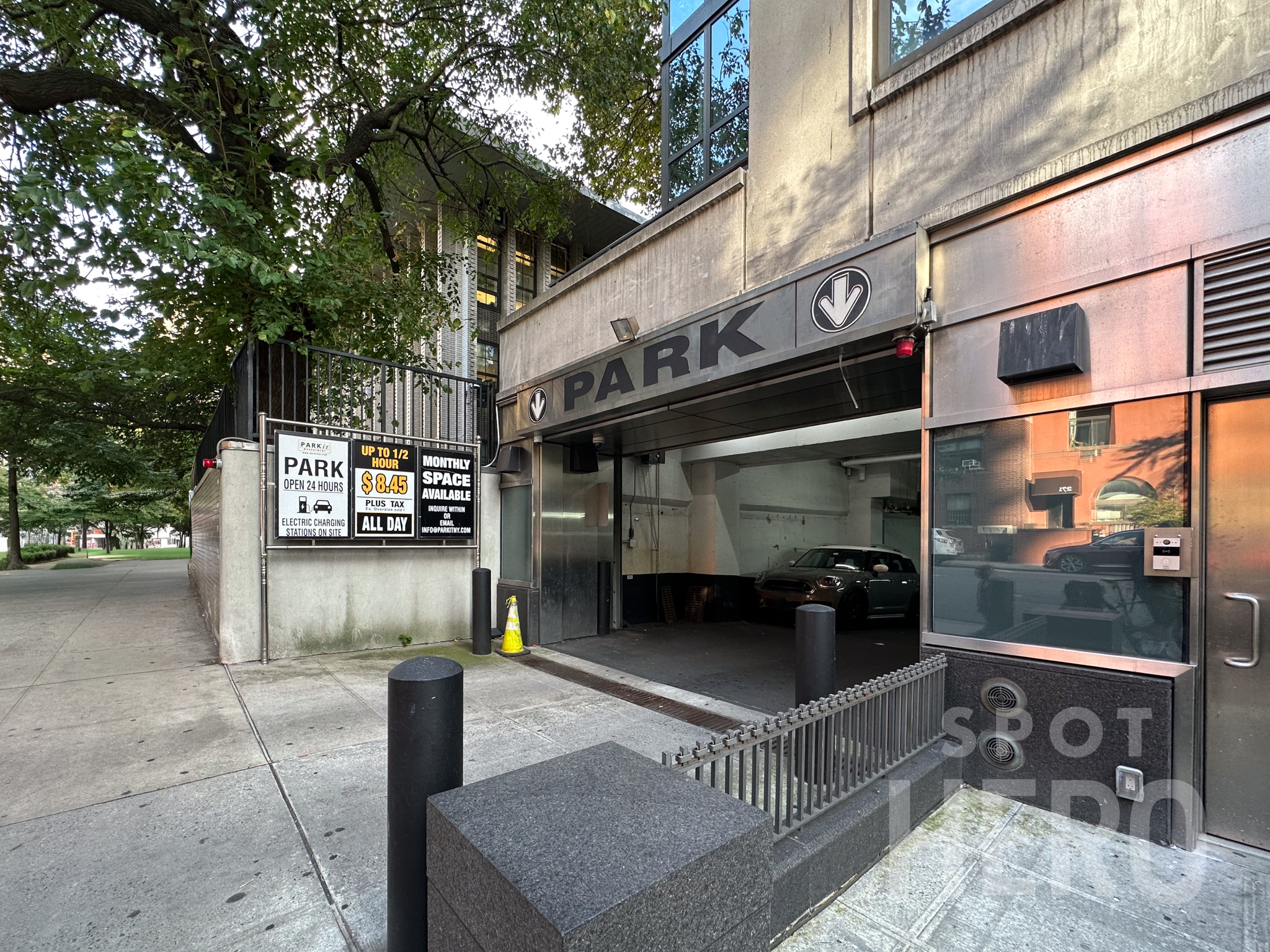 Photo of 272 W 70th St. - Valet