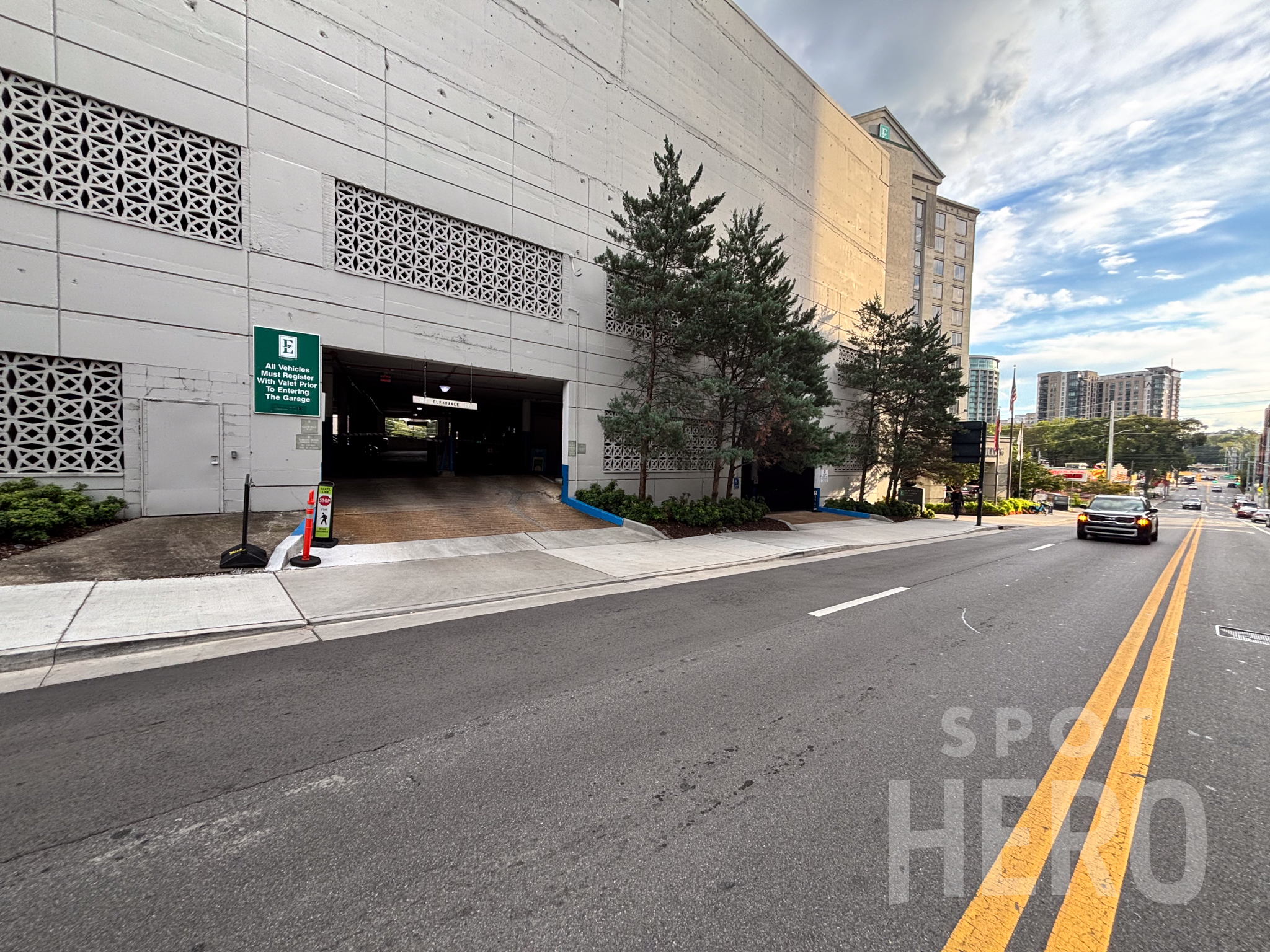 Photo of 1811 Broadway - Embassy Suites by Hilton Nashville at Vanderbilt - Garage