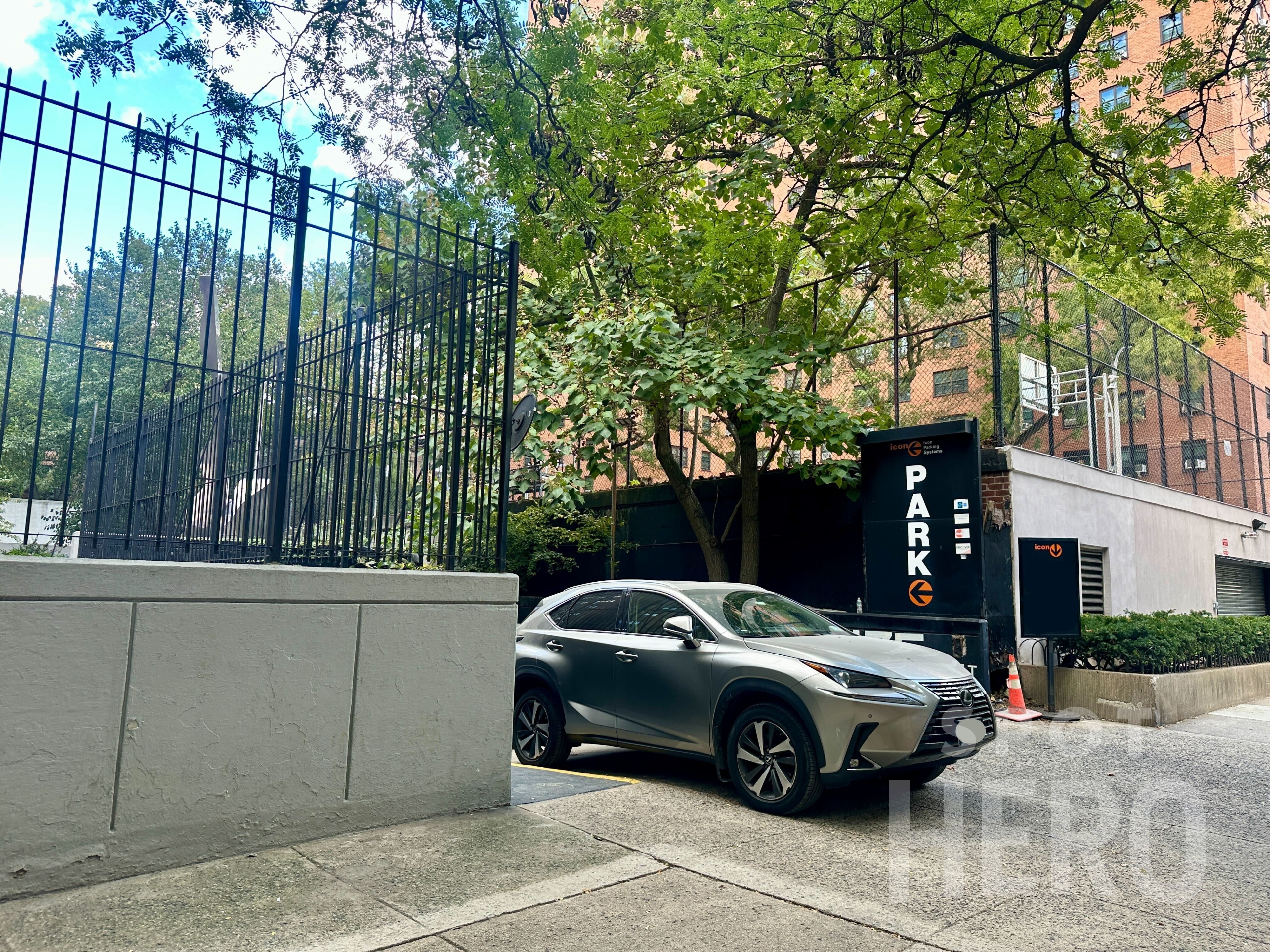 Photo of 175 W 90th St. - Valet Garage