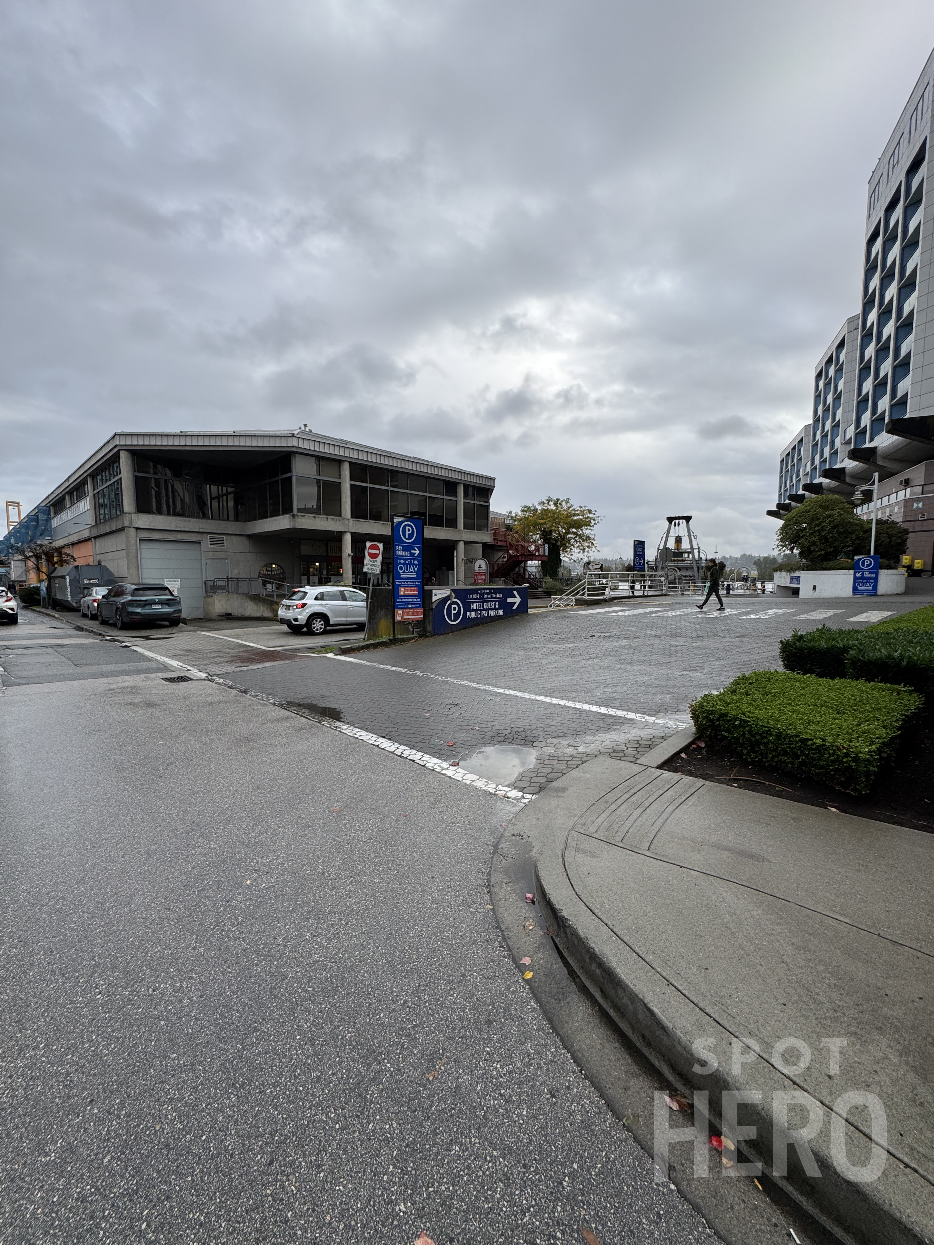 Photo of 908 Quayside Dr. (1000 Quayside Dr.) - Garage #65