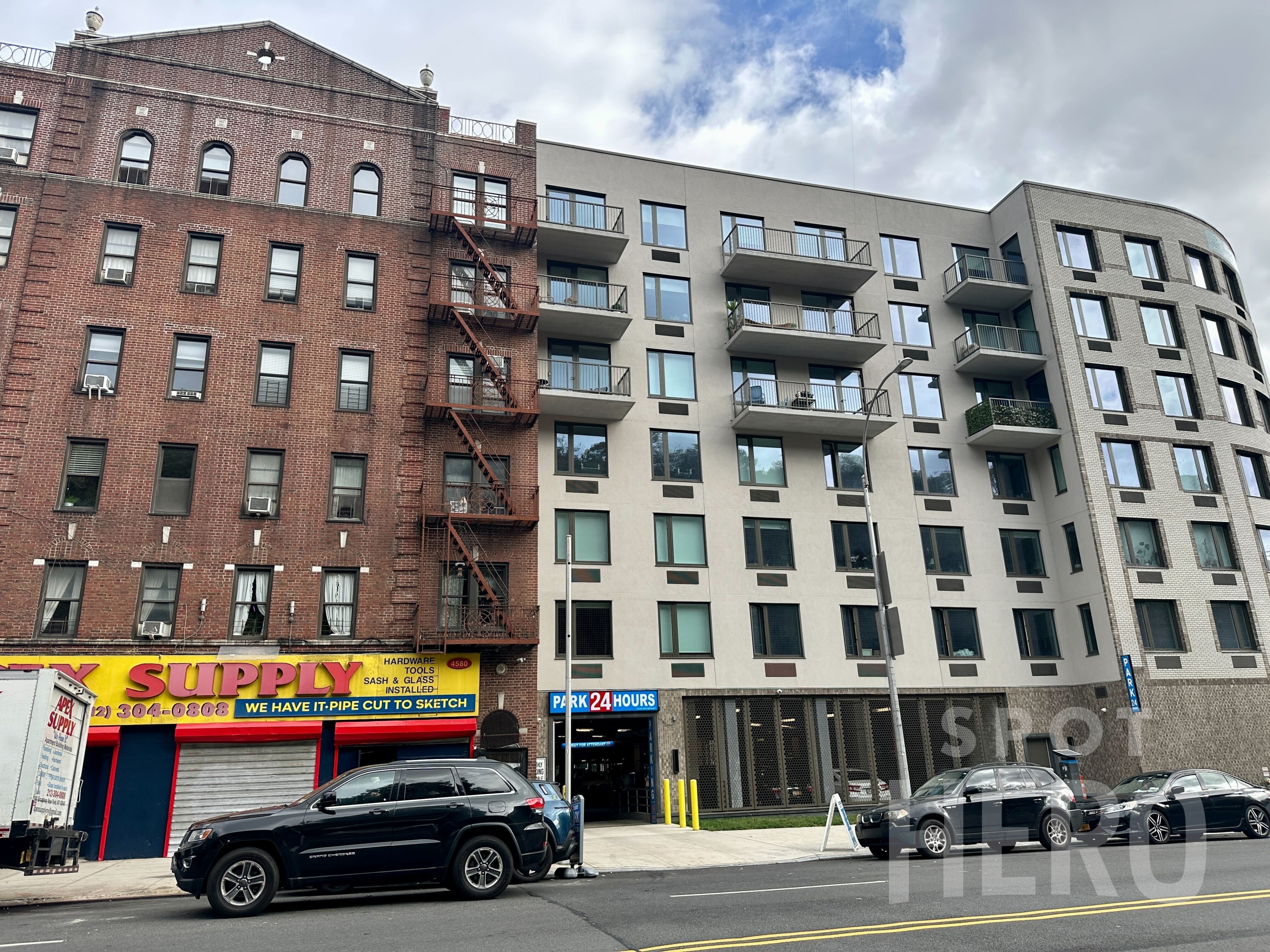 Photo of 4560 Broadway (4568 Broadway) - The Park Overture Garage