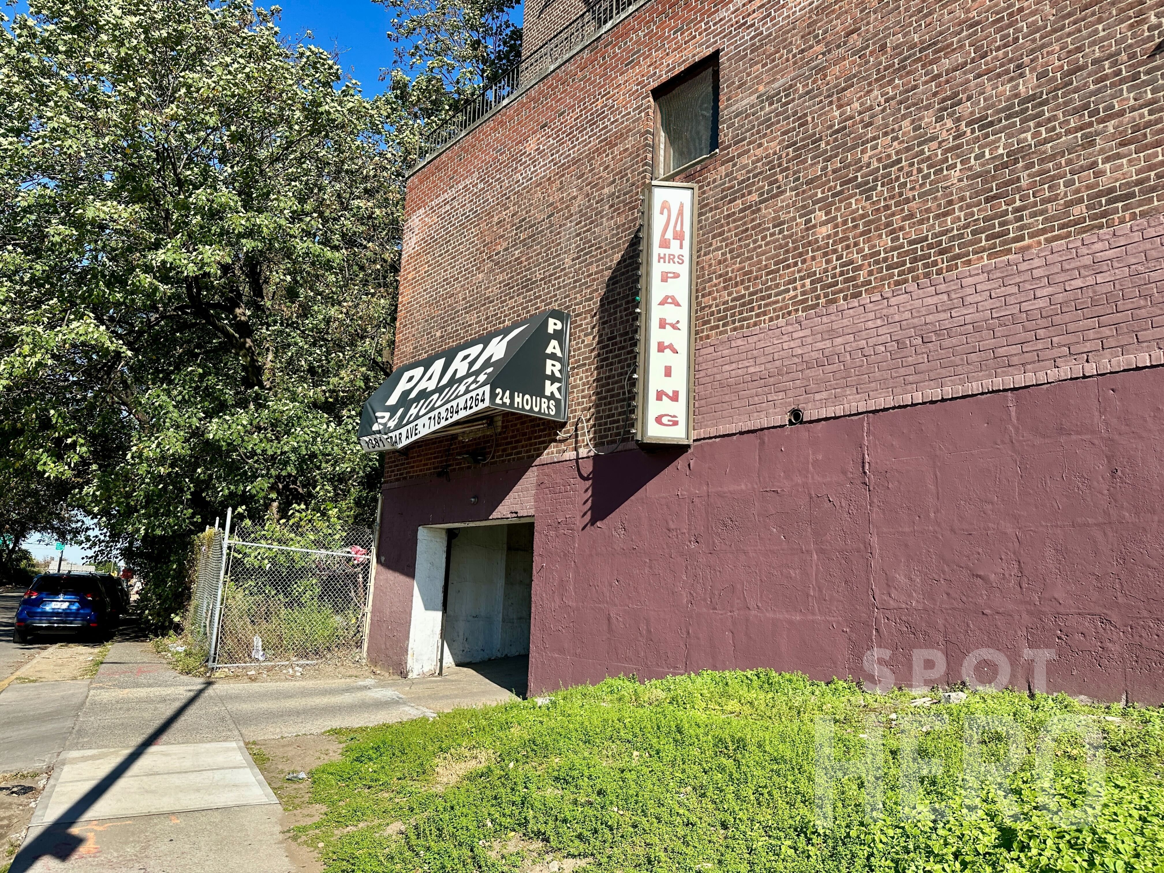 Photo of 1981 Cedar Ave. - Valet Garage