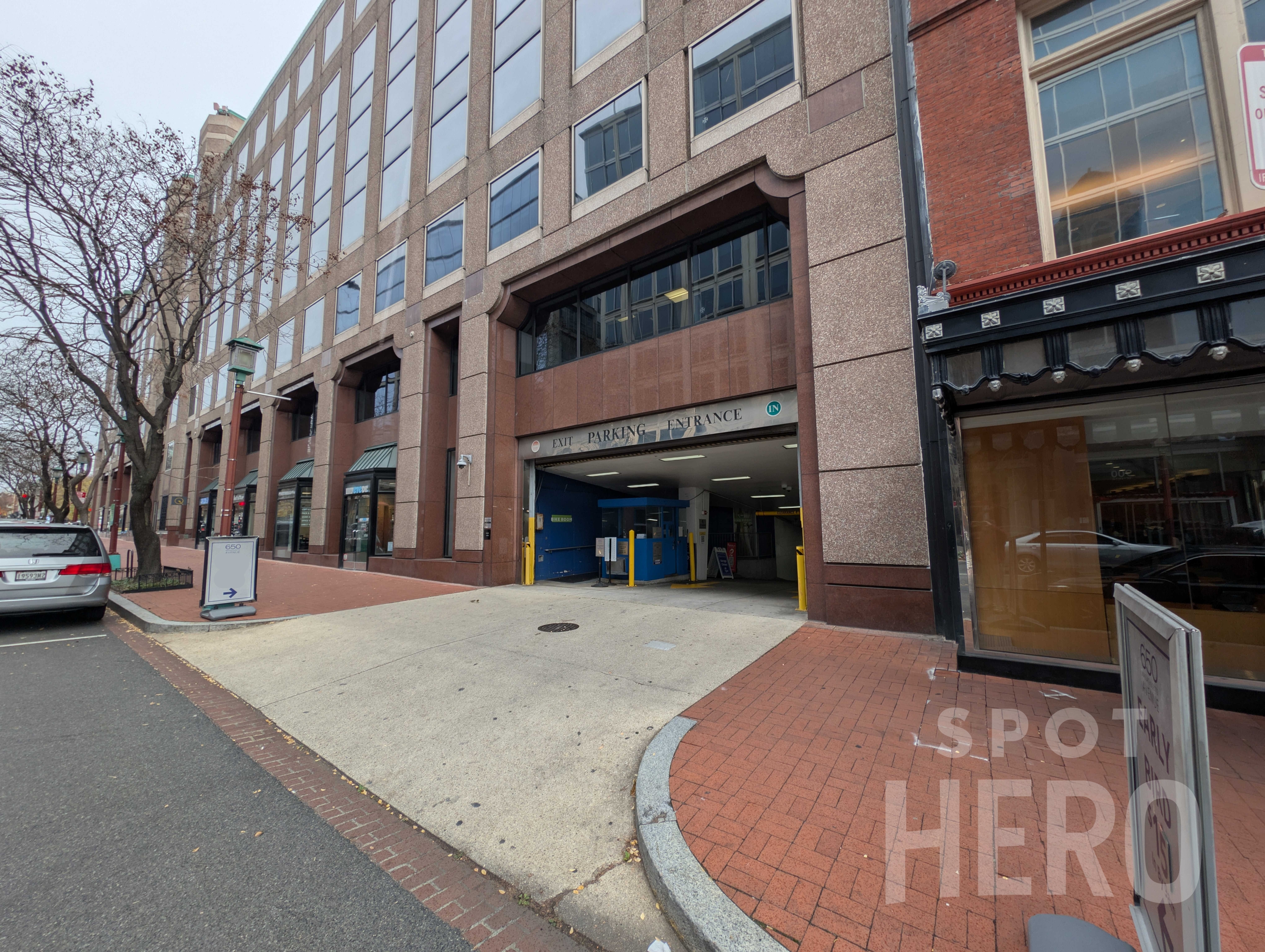 Photo of 909 7th St NW (650 Massachusetts Ave NW) - Garage