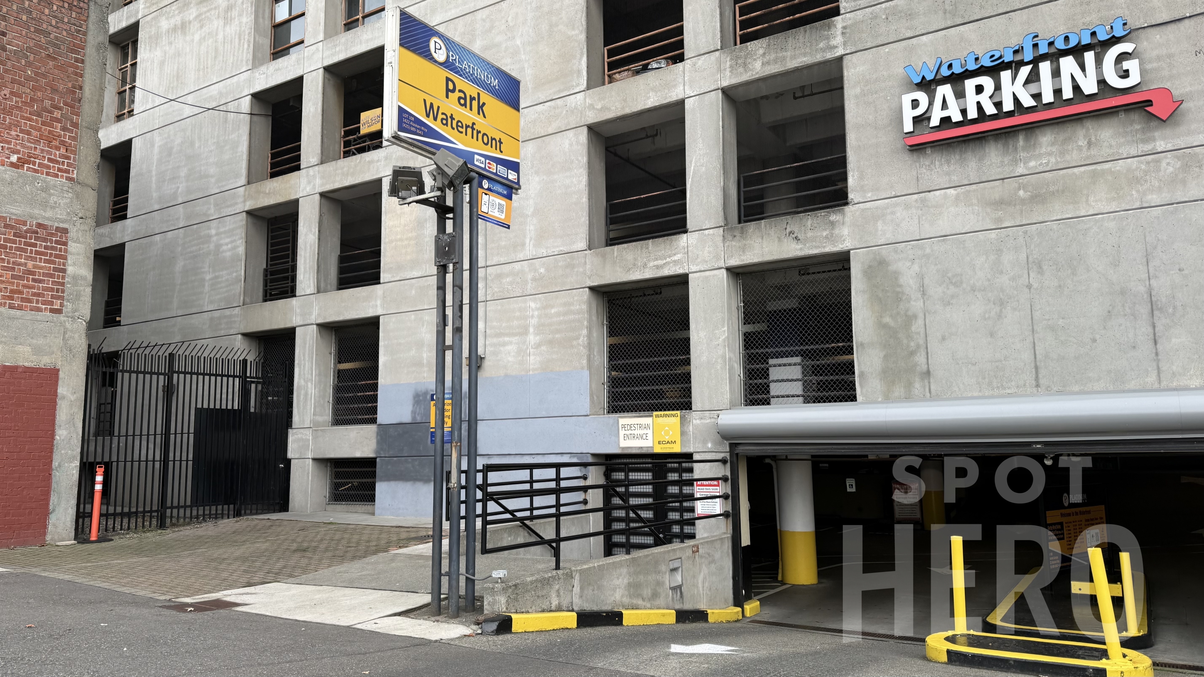 Photo of 1422 Alaskan Wy. - Hillclimb Garage