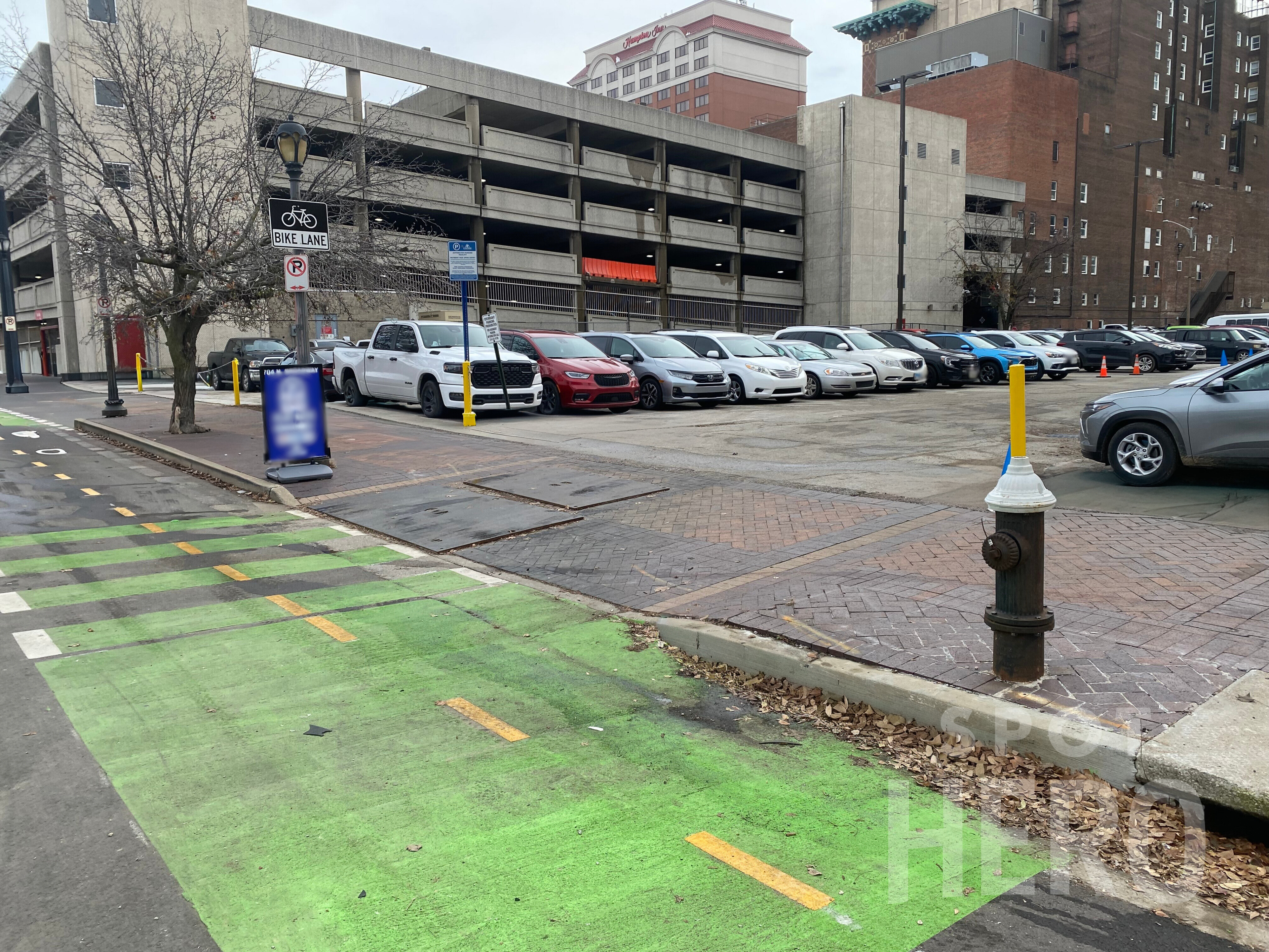 Photo of 487 Convention Plz. (704 N Broadway) - Broadway Lucas Lot