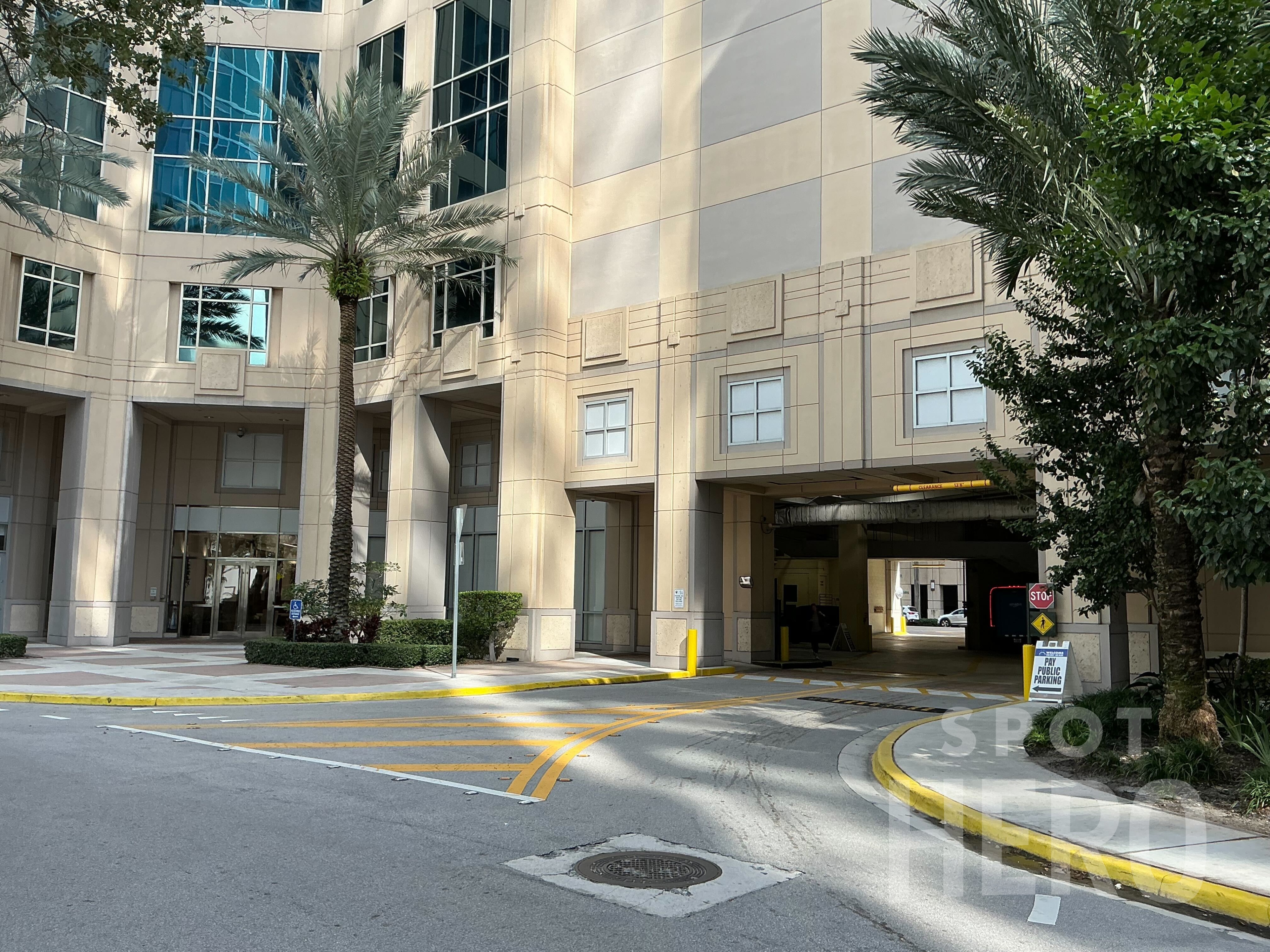 Photo of 44 Las Olas Way (200 E Las Olas Blvd.) - Garage