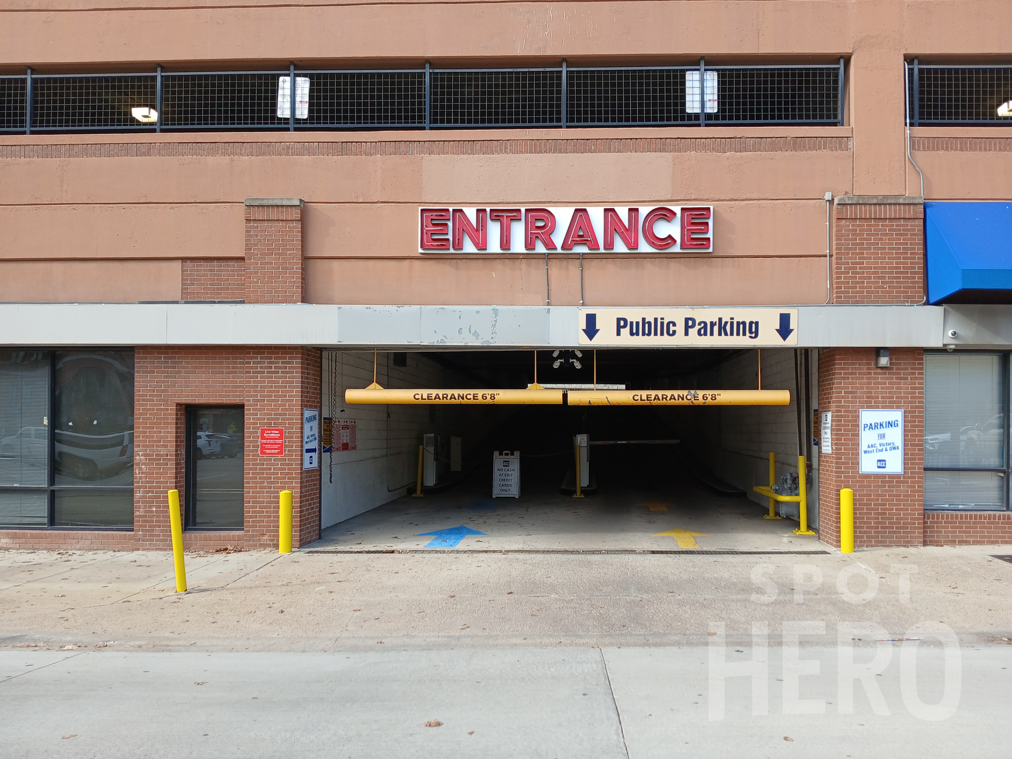 Photo of 951 Munger Ave. (2020 N Lamar St.) - Garage