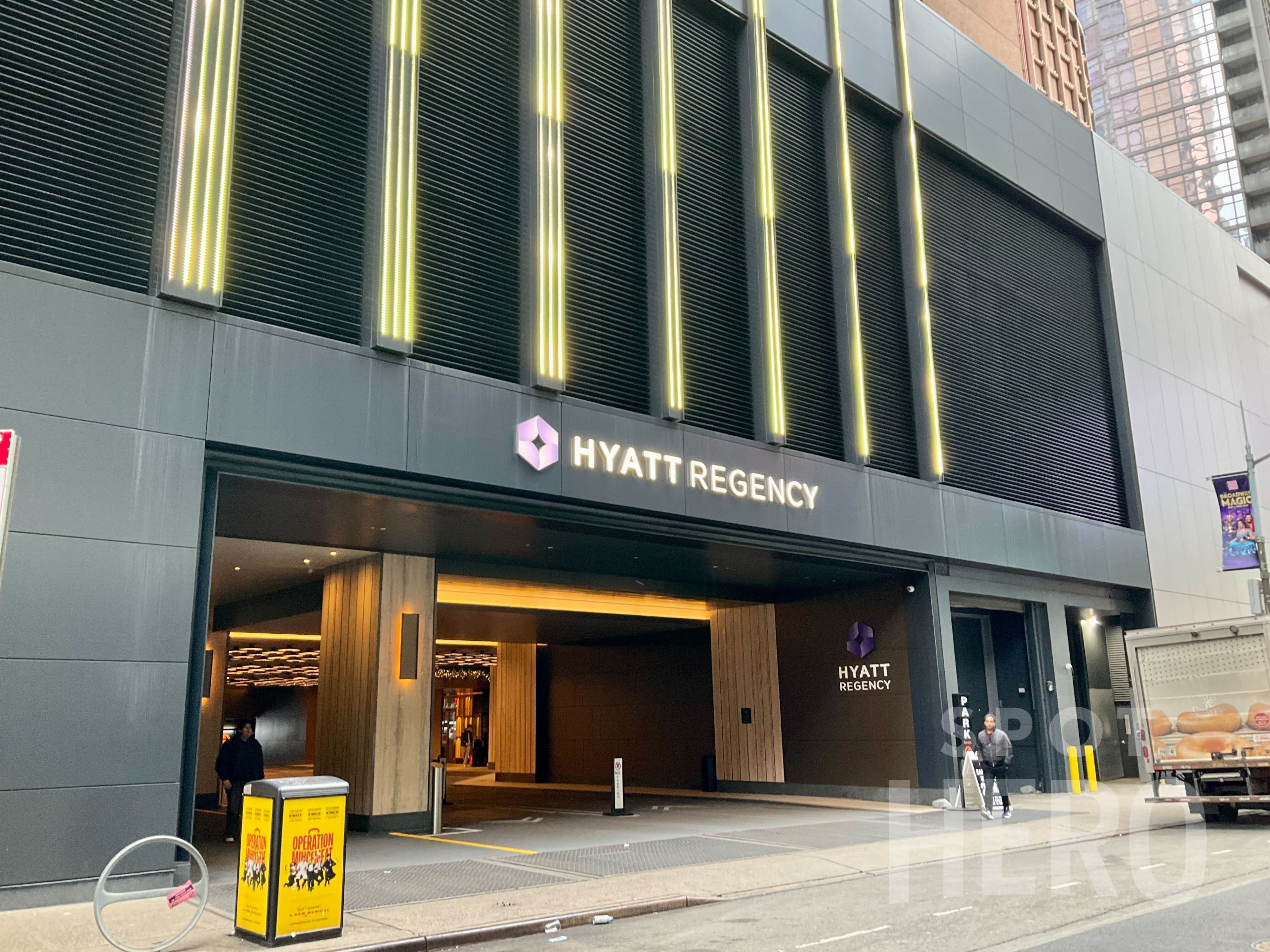 Photo of 1601 Broadway - Valet