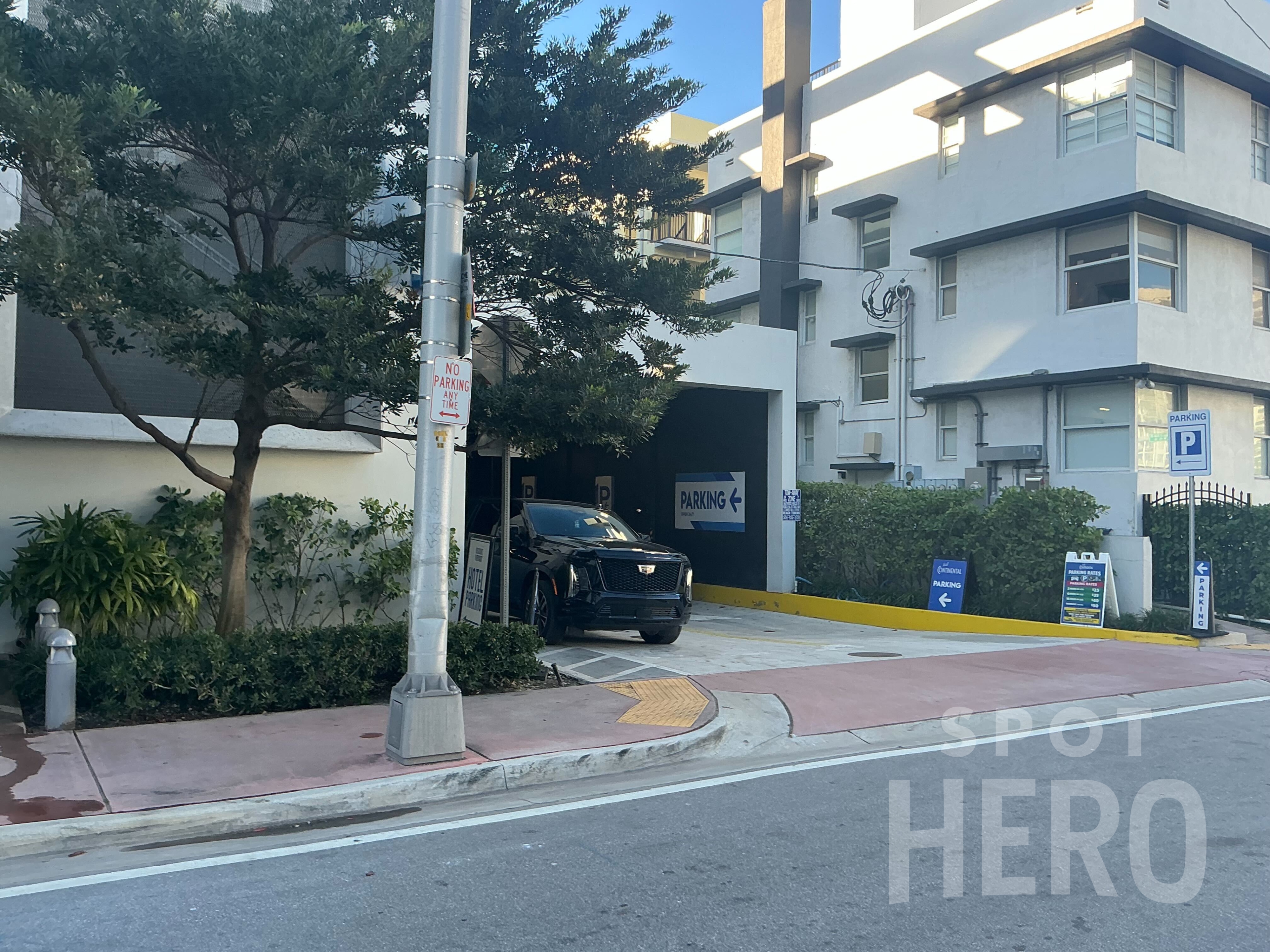 Photo of 4025 W 41st St. (4000 Collins Ave.) - Garage