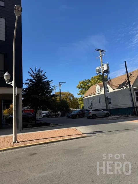 Photo of 4806 N Magnolia Ave. - Spot #7