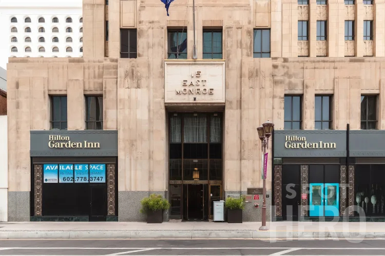 Photo of 15 E Monroe St. - Hilton Garden Inn Valet Stand