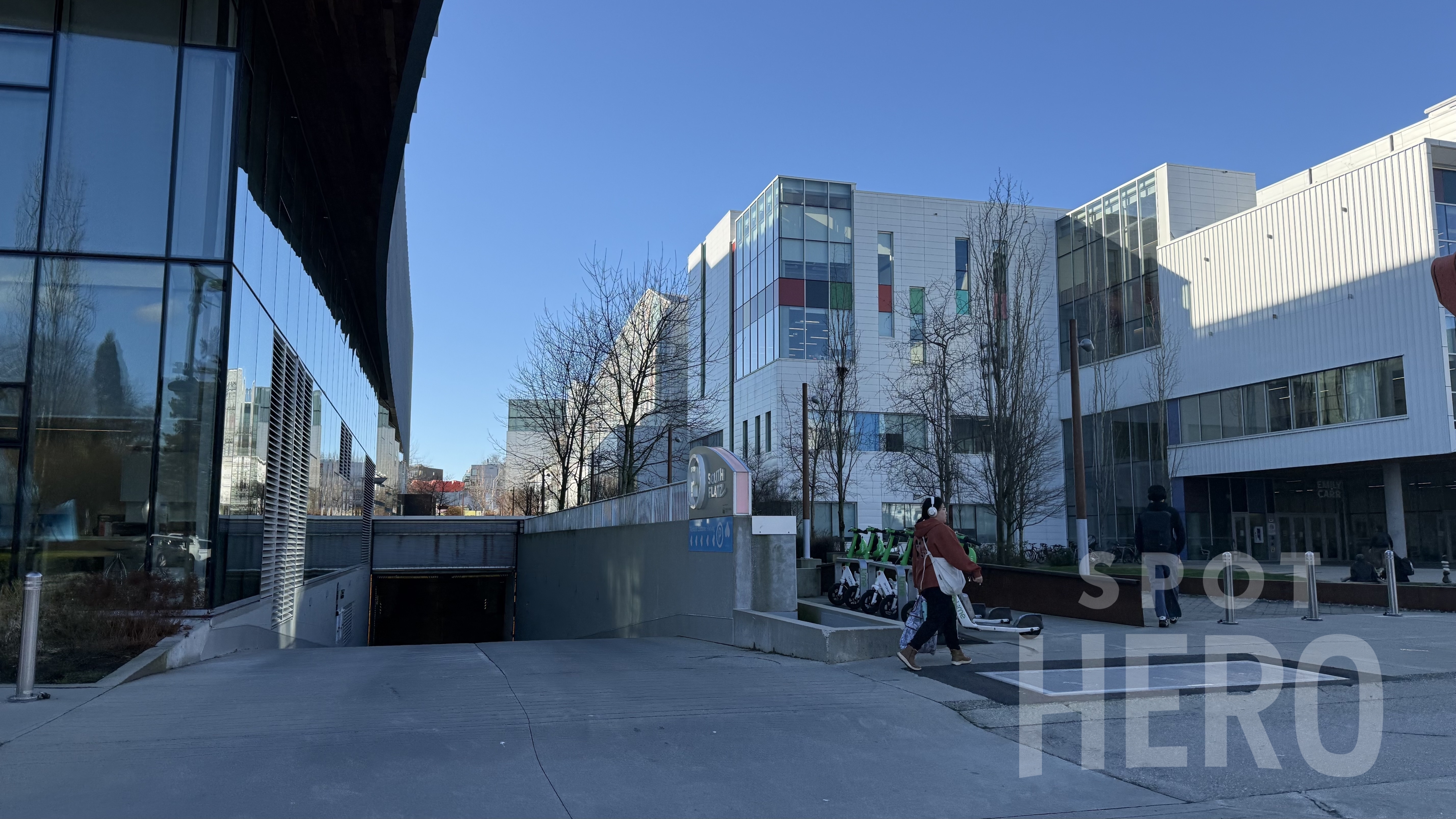 Photo of 577 Carolina St. (565 Great Northern Wy.) - Garage