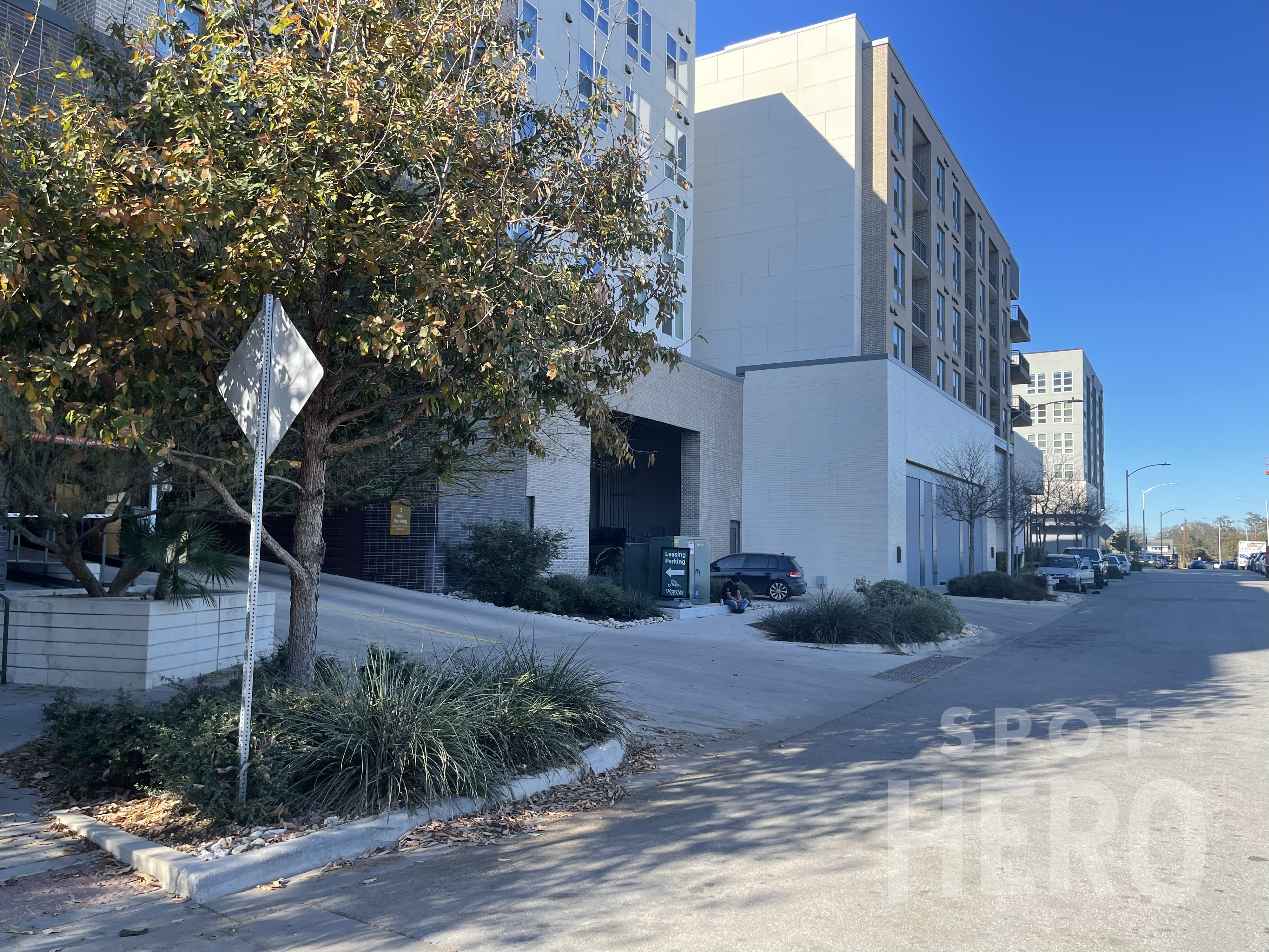 Photo of 4506 Jackson Ave. (4424 Jackson Ave.) - The Grove Garage 2