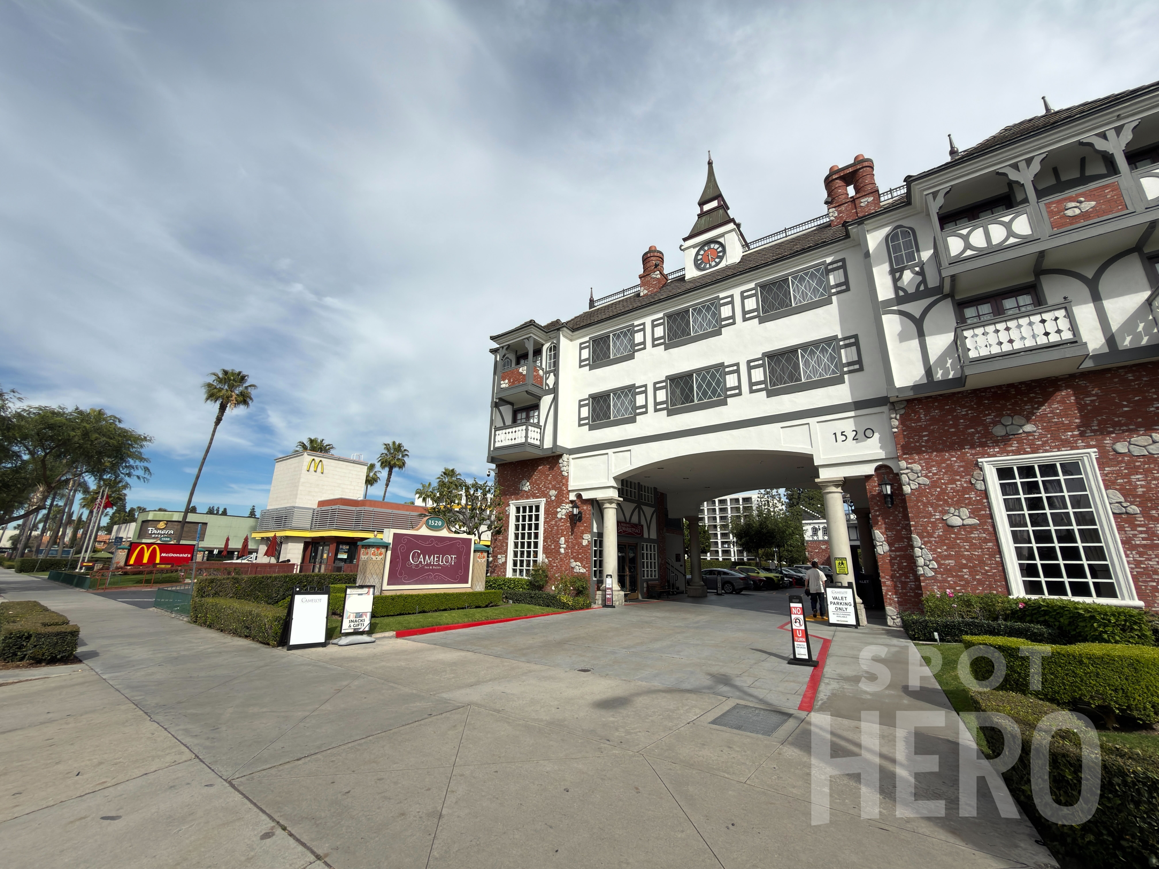 Photo of 1520 S Harbor Blvd. - Camelot Inn & Suites Valet Stand