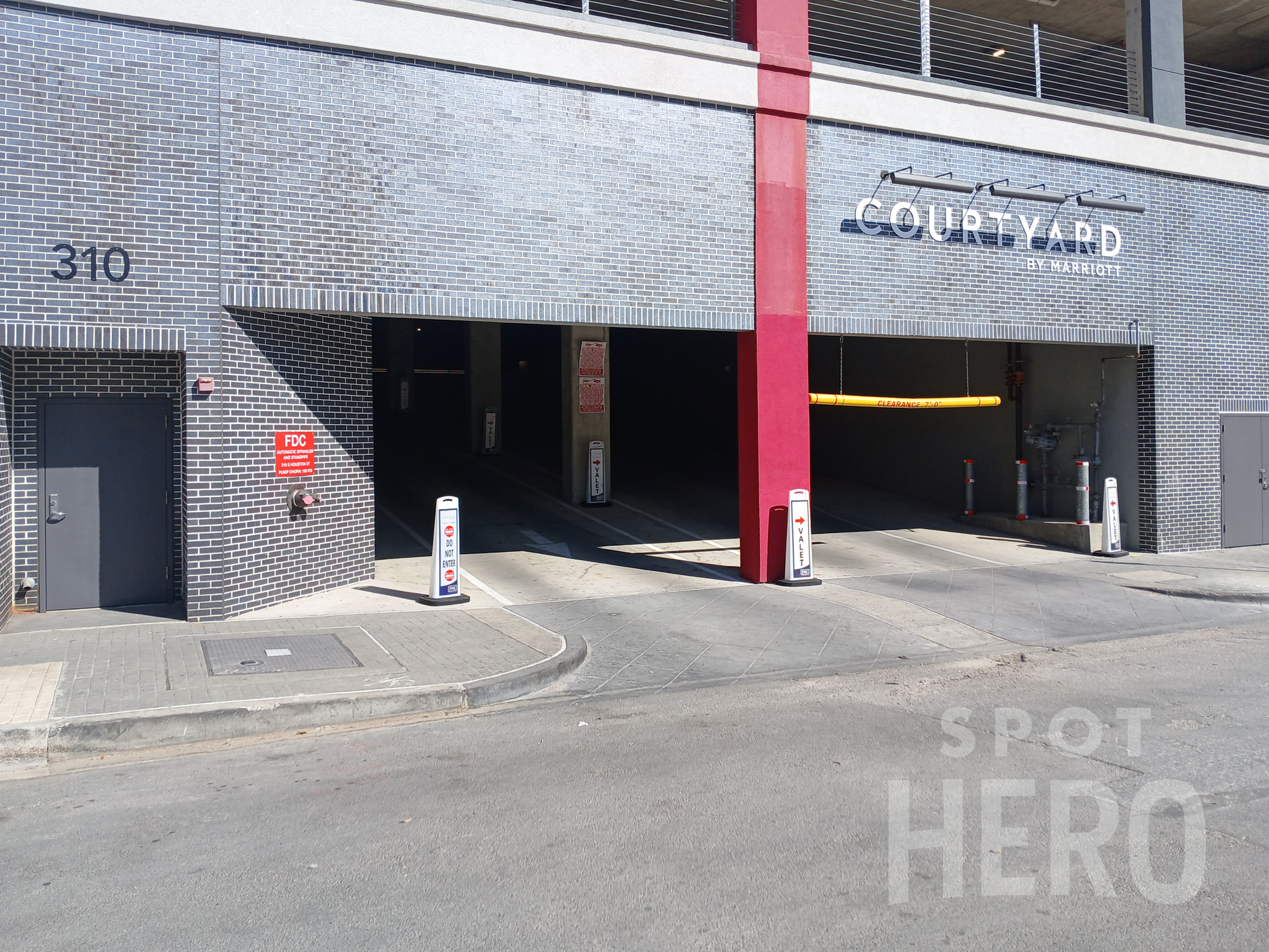 Photo of 310 S Houston St. - Courtyard by Marriott Valet Stand