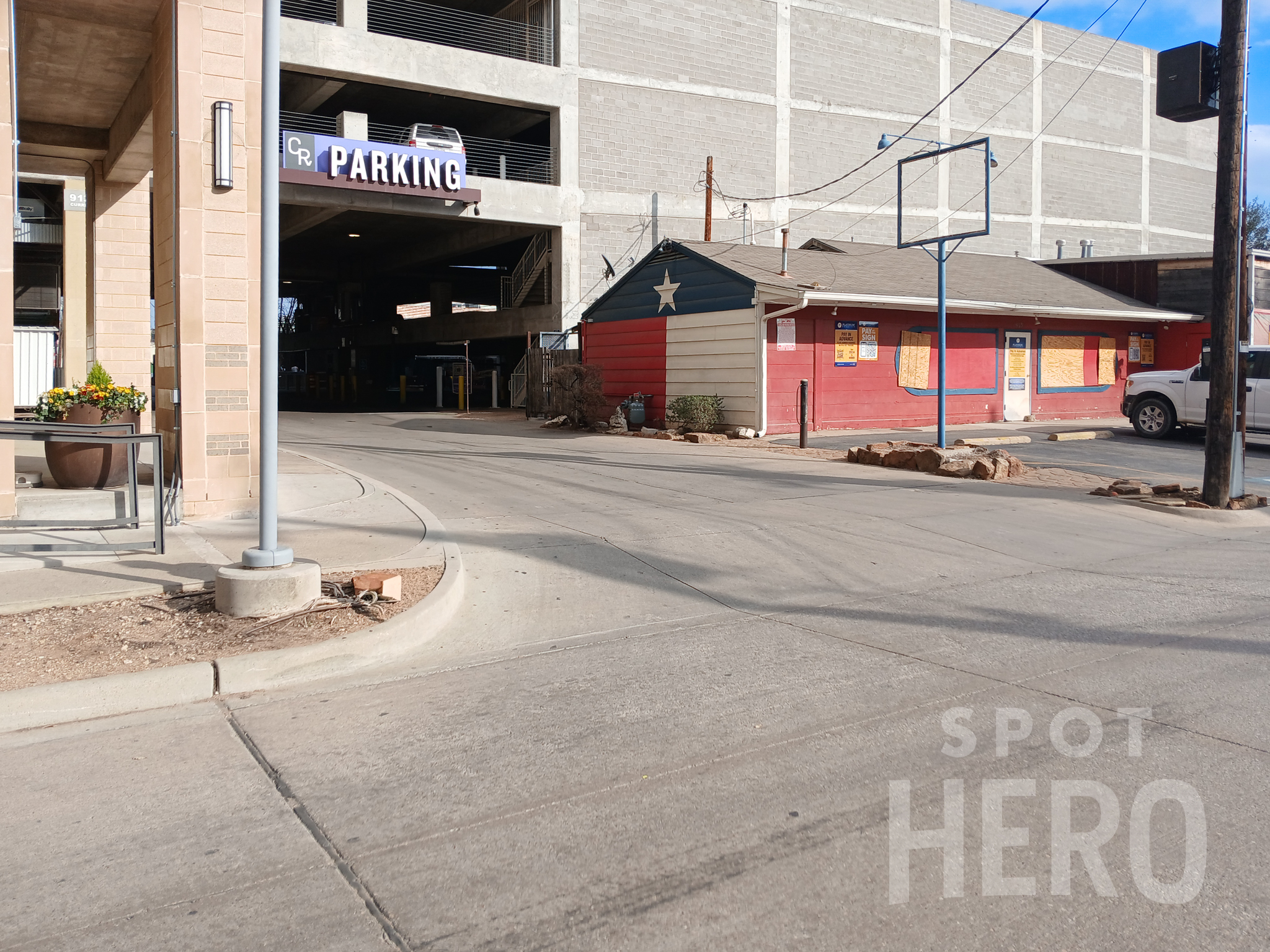 Photo of 913 Currie St. (2853 Crockett St.) - Artisan Circle Southeast Garage