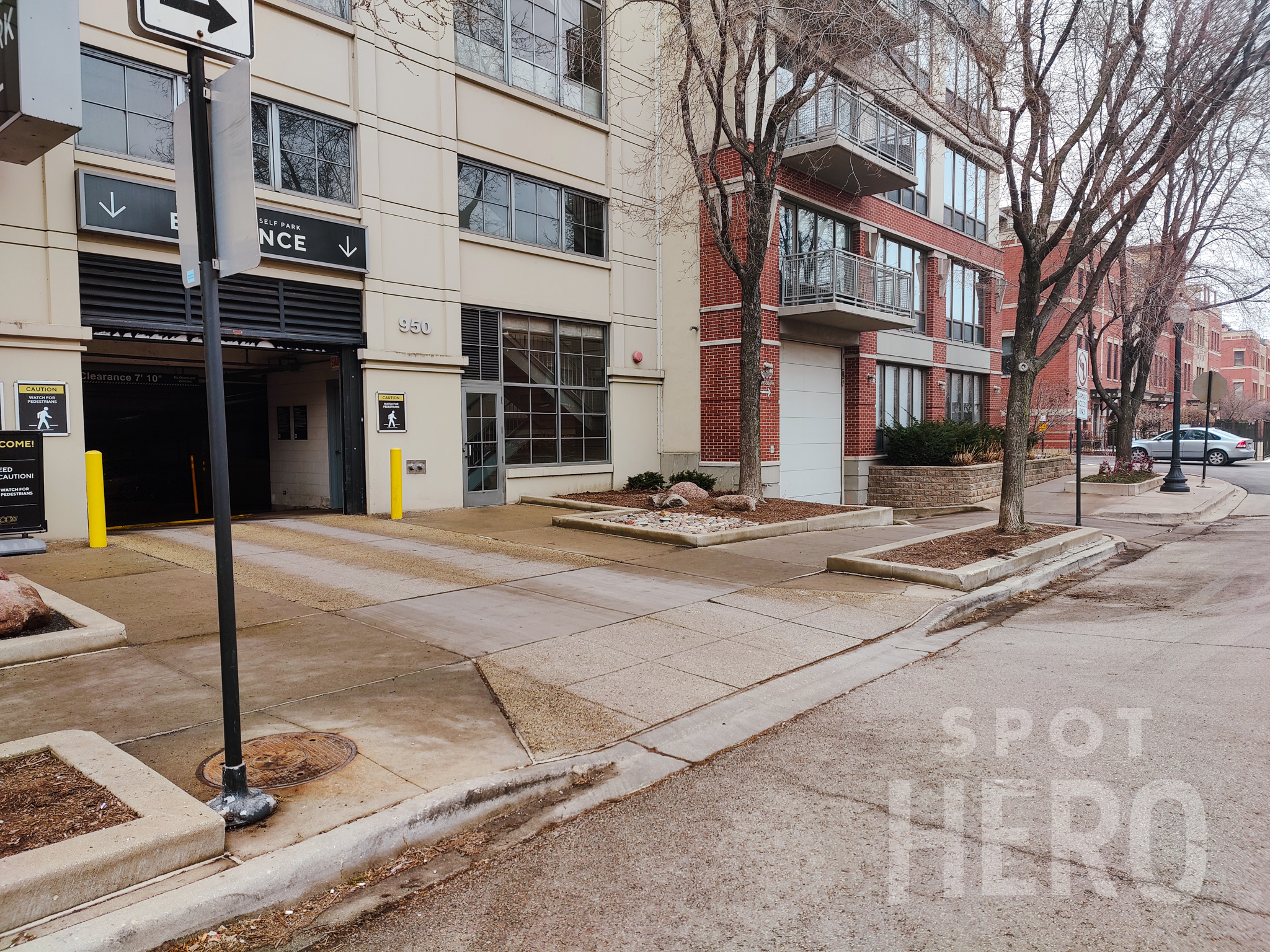 Photo of 950 N Kingsbury St.