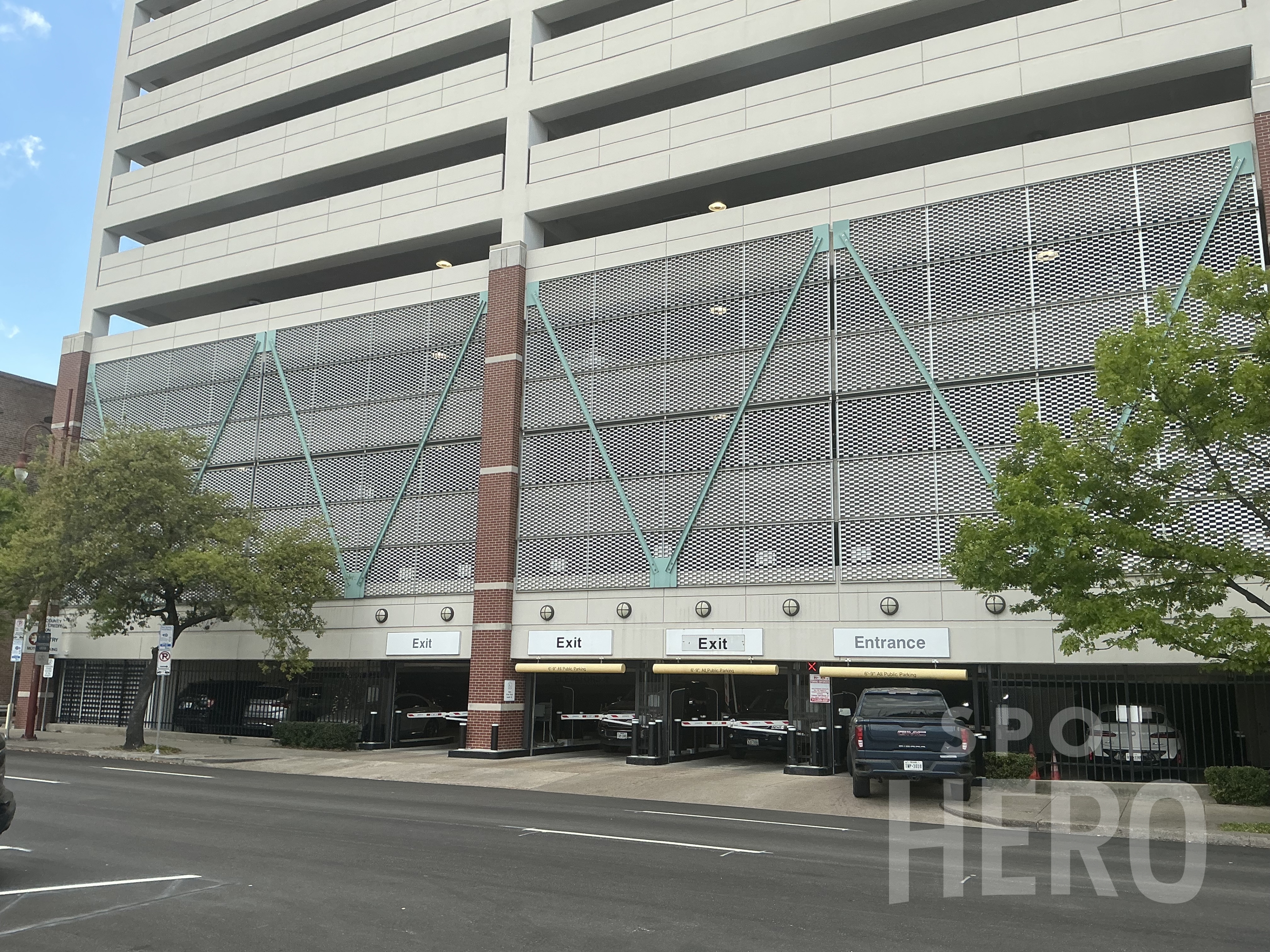 Photo of 208 La Branch St. (1401 Congress St.) - Garage
