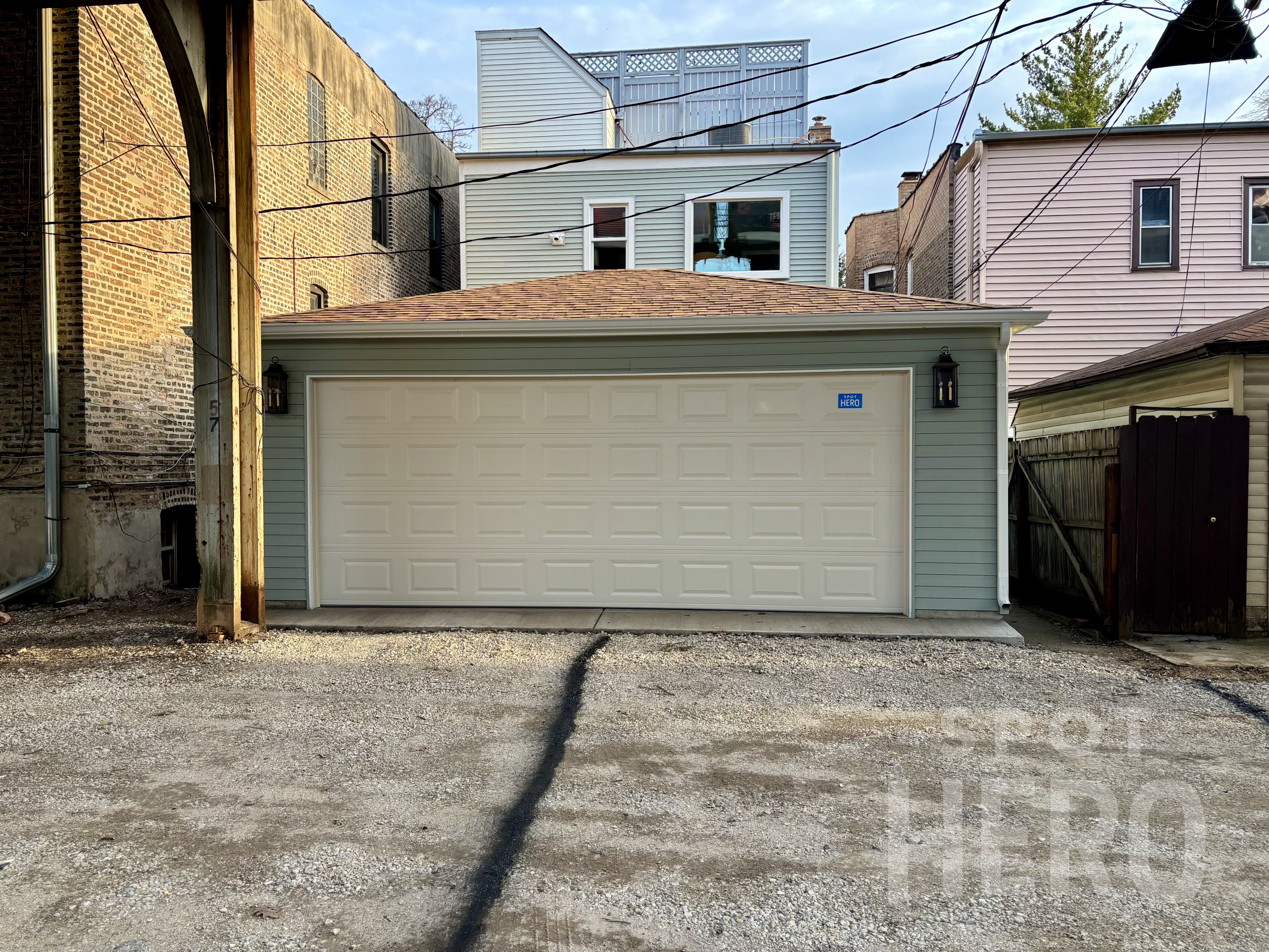 Photo of 1232 W Roscoe St.