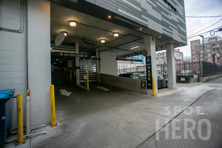 Photo of 220 W Illinois St. - Cortland Chicago River North Garage
