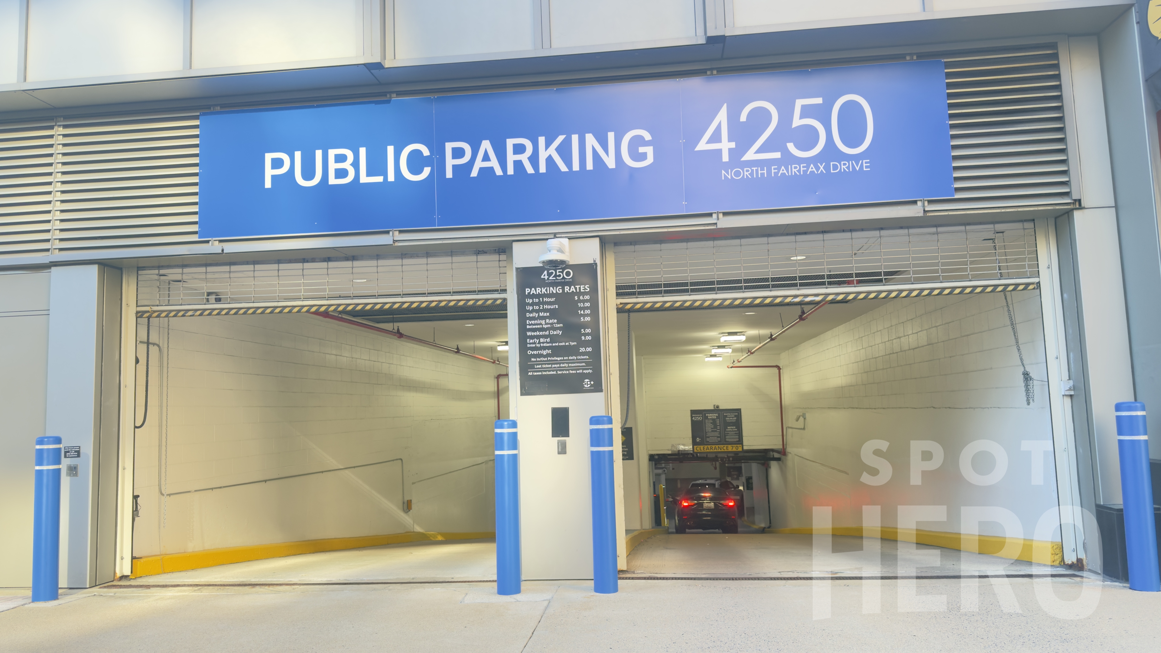 Photo of 909 N Taylor St (4250 N Fairfax Dr) - Garage