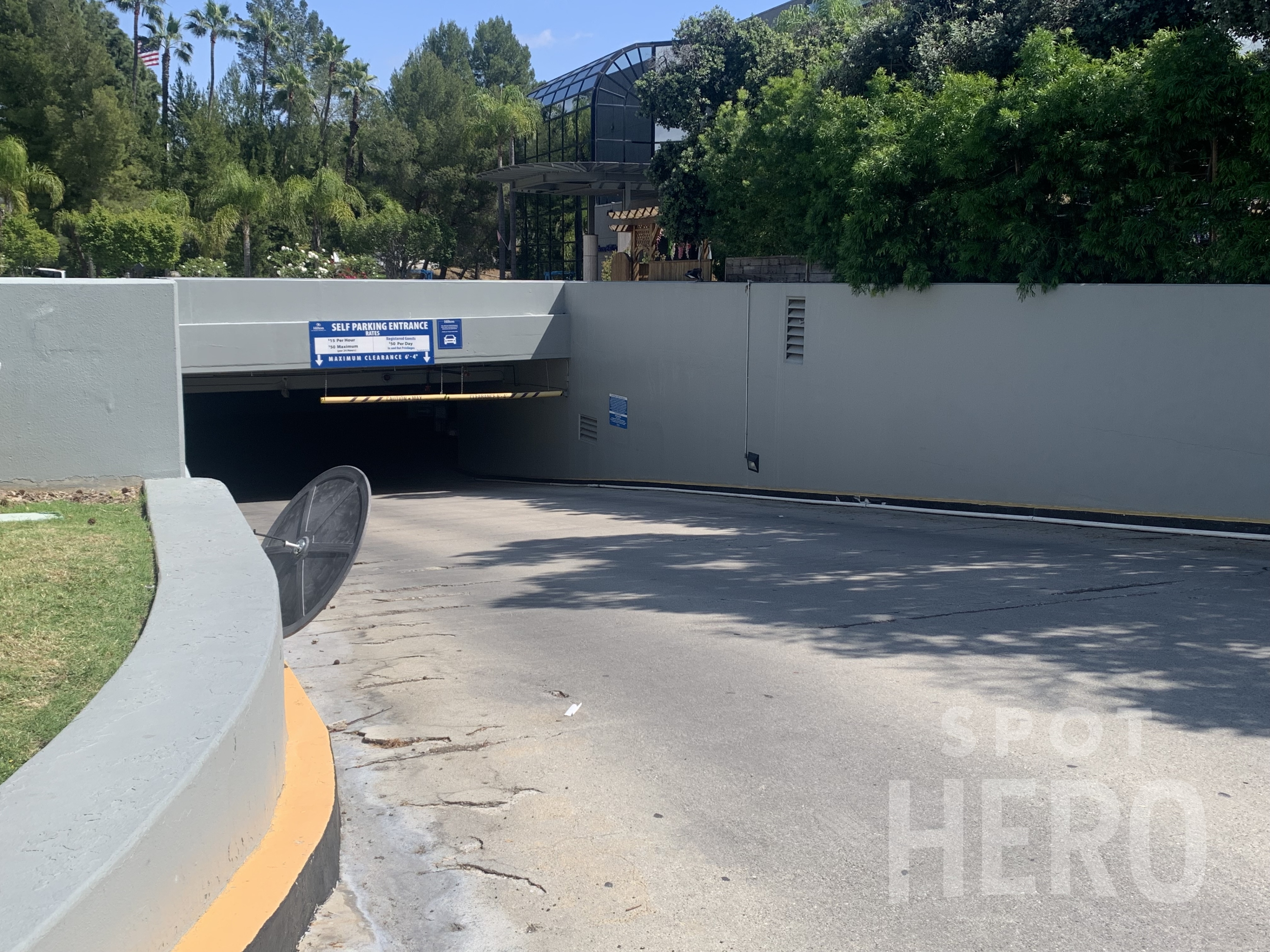 Photo of 555 Universal Hollywood Dr. - Hilton Los Angeles / Universal City Garage