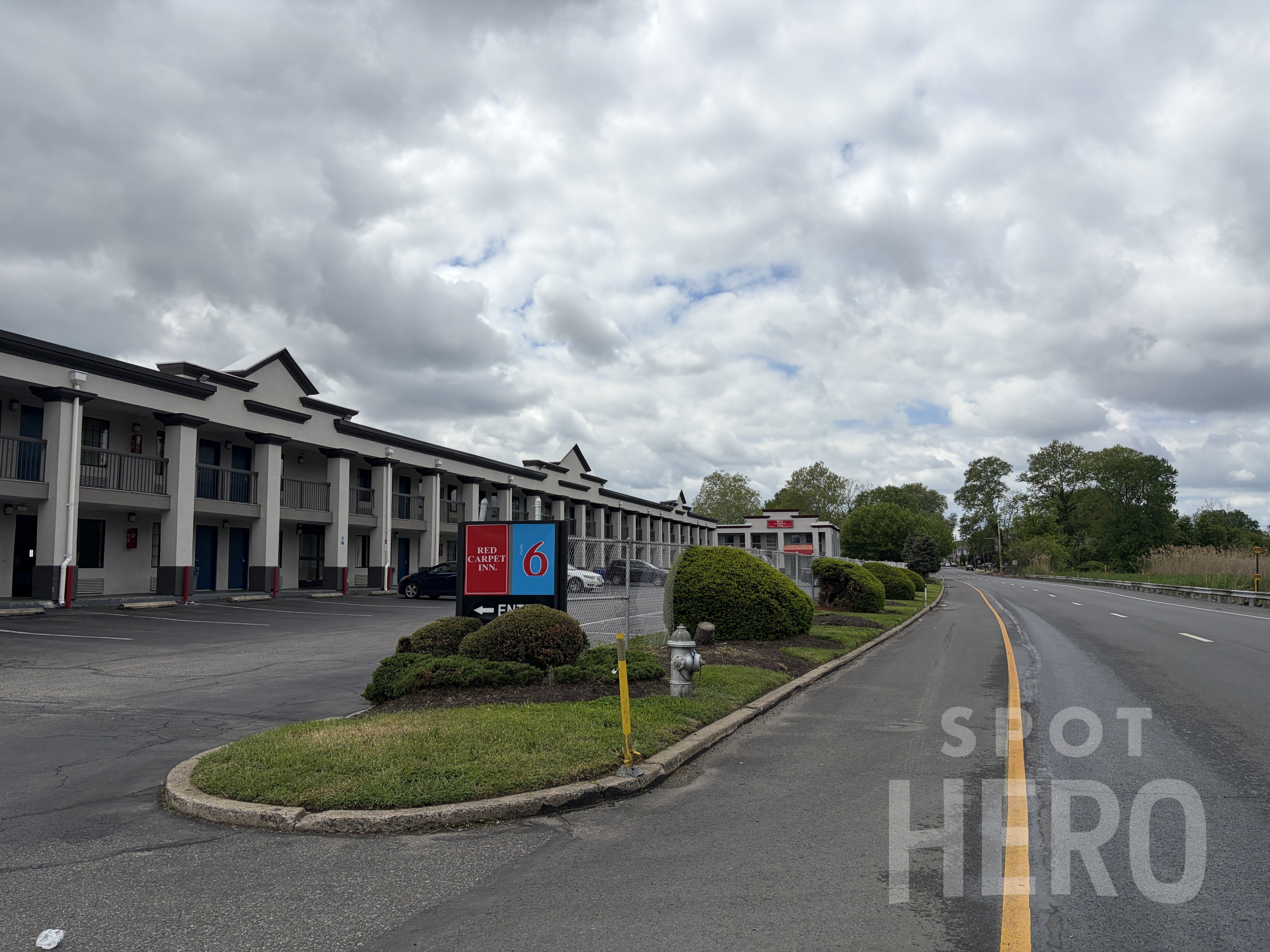 Photo of Red Carpet Inn Philadelphia Airport - Uncovered Self Park