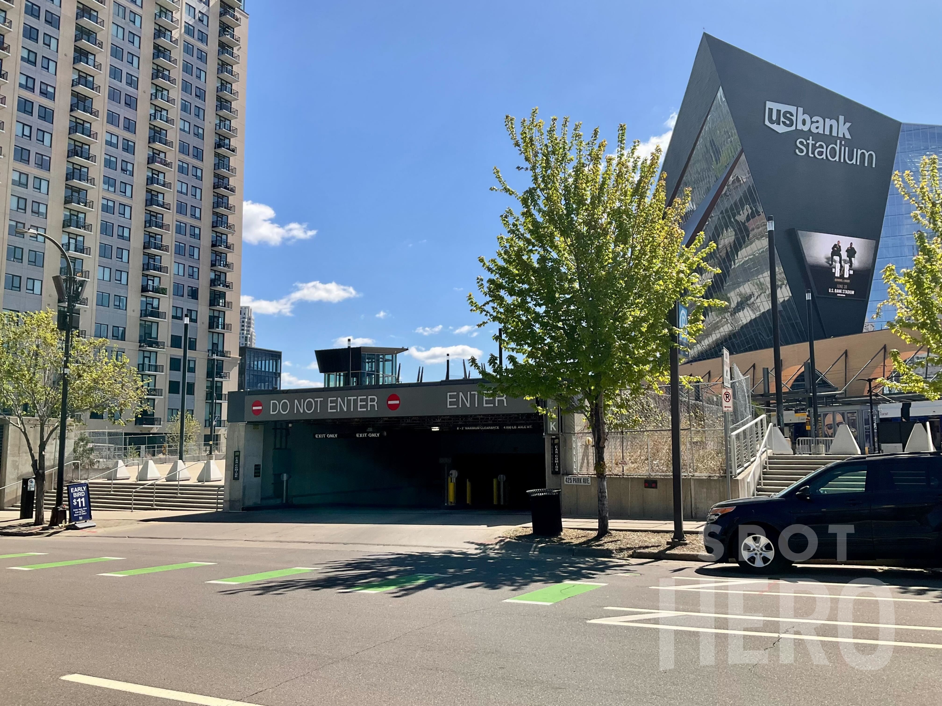 Photo of 425 Park Ave. S - Garage