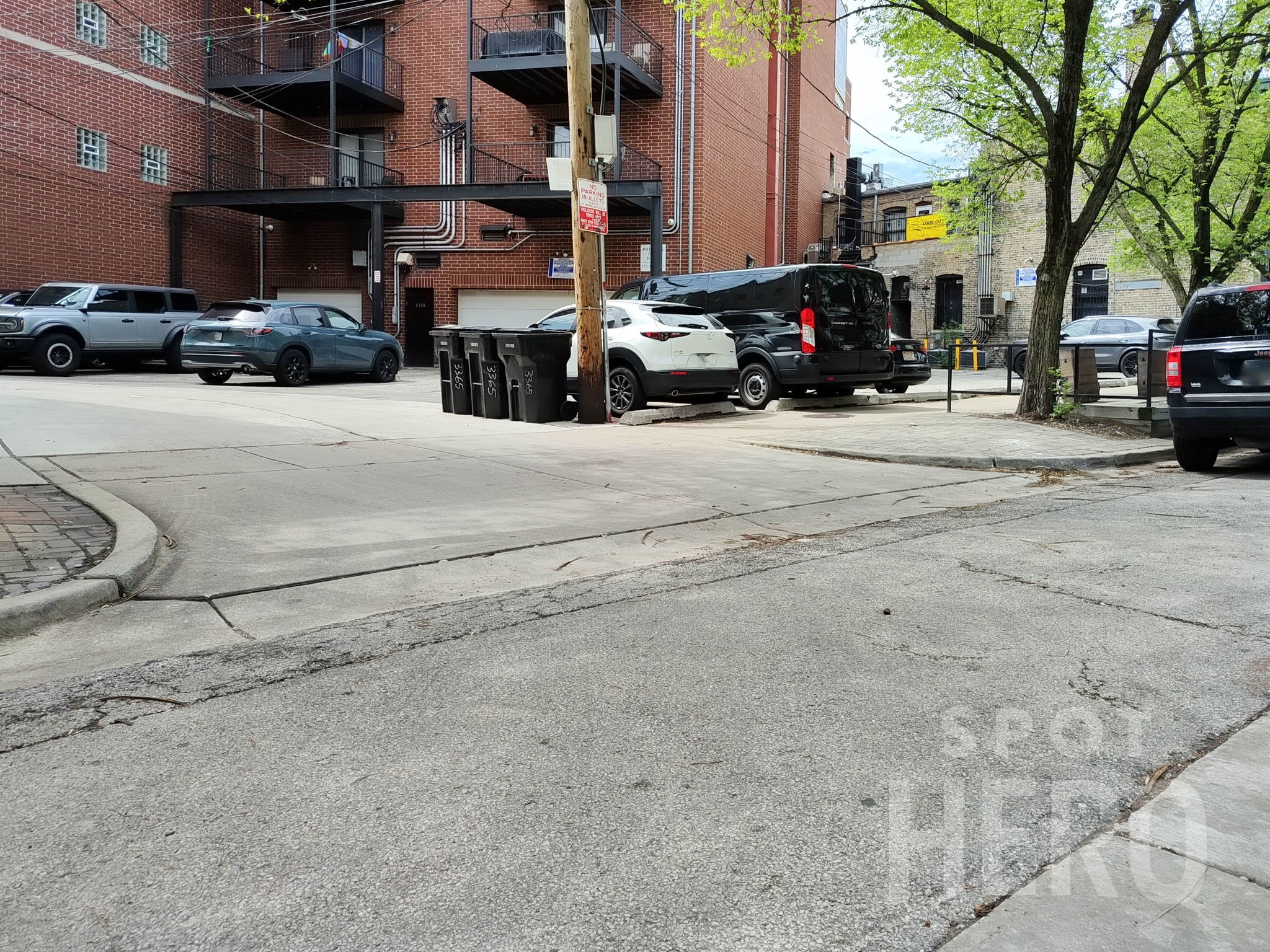 Photo of 3355 N Clark St. - Spot #P2