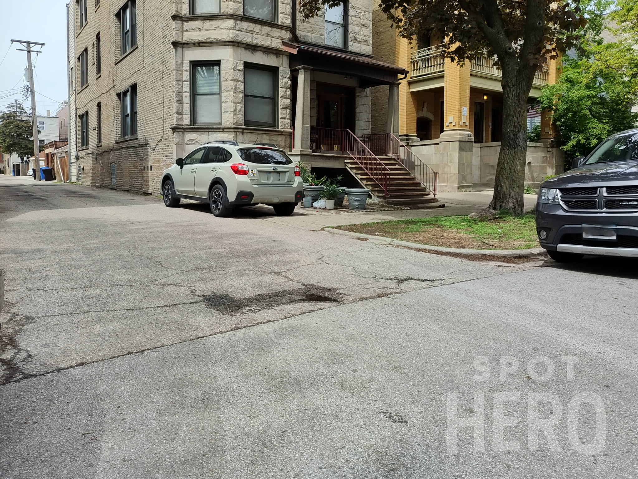 Photo of 3920 N Janssen Ave. - Spot #P5