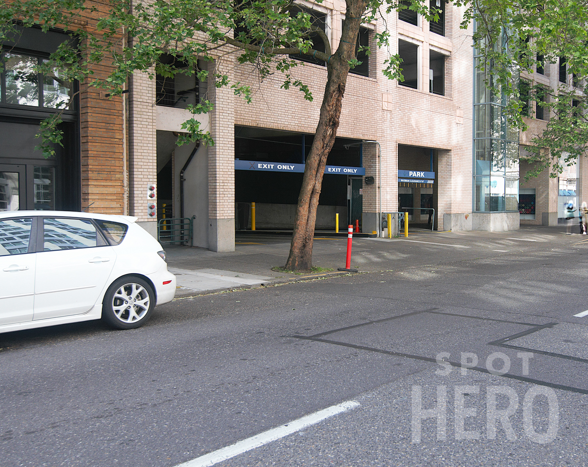 Photo of 854 SW 3rd Ave. - Pioneer Tower Garage