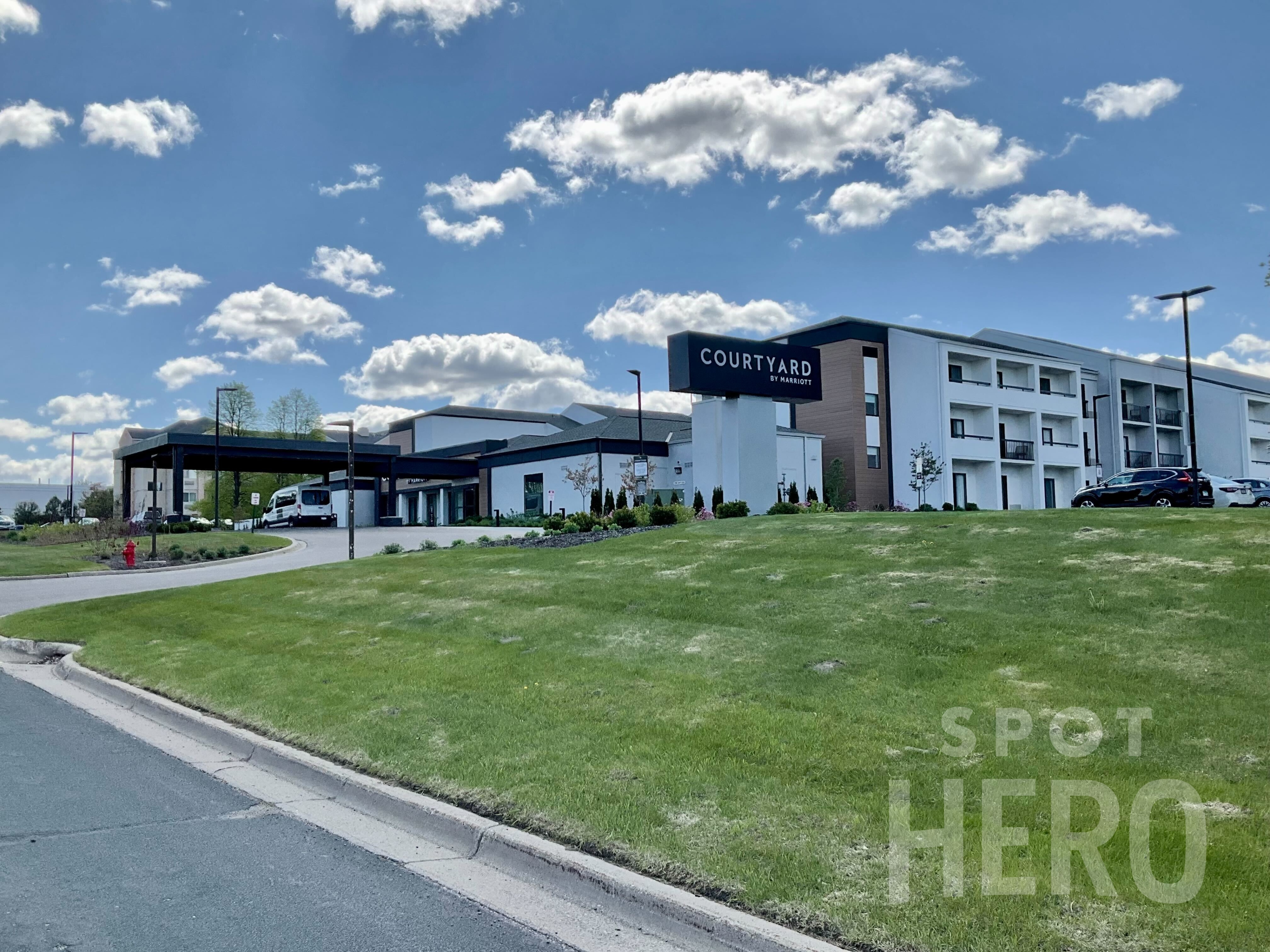 Photo of Courtyard by Marriott Minneapolis-St. Paul Airport - Uncovered Self Park