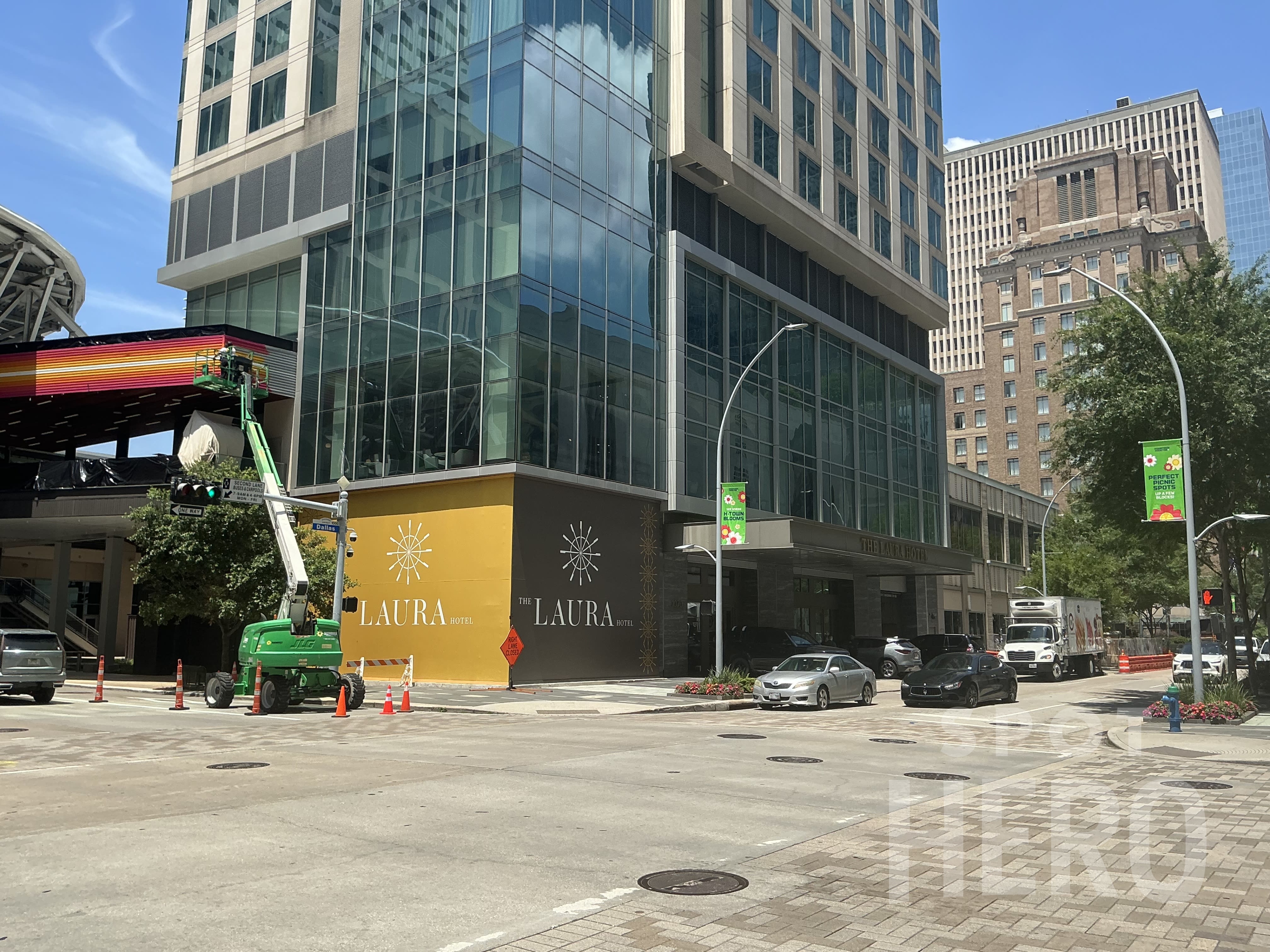 Photo of 1070 Dallas St. - The Laura Hotel Houston Downtown Valet Stand
