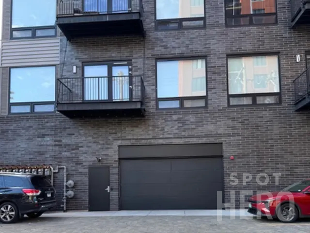 Photo of 3222 N Dayton St. (3217 N Clark St.) - Spot #21