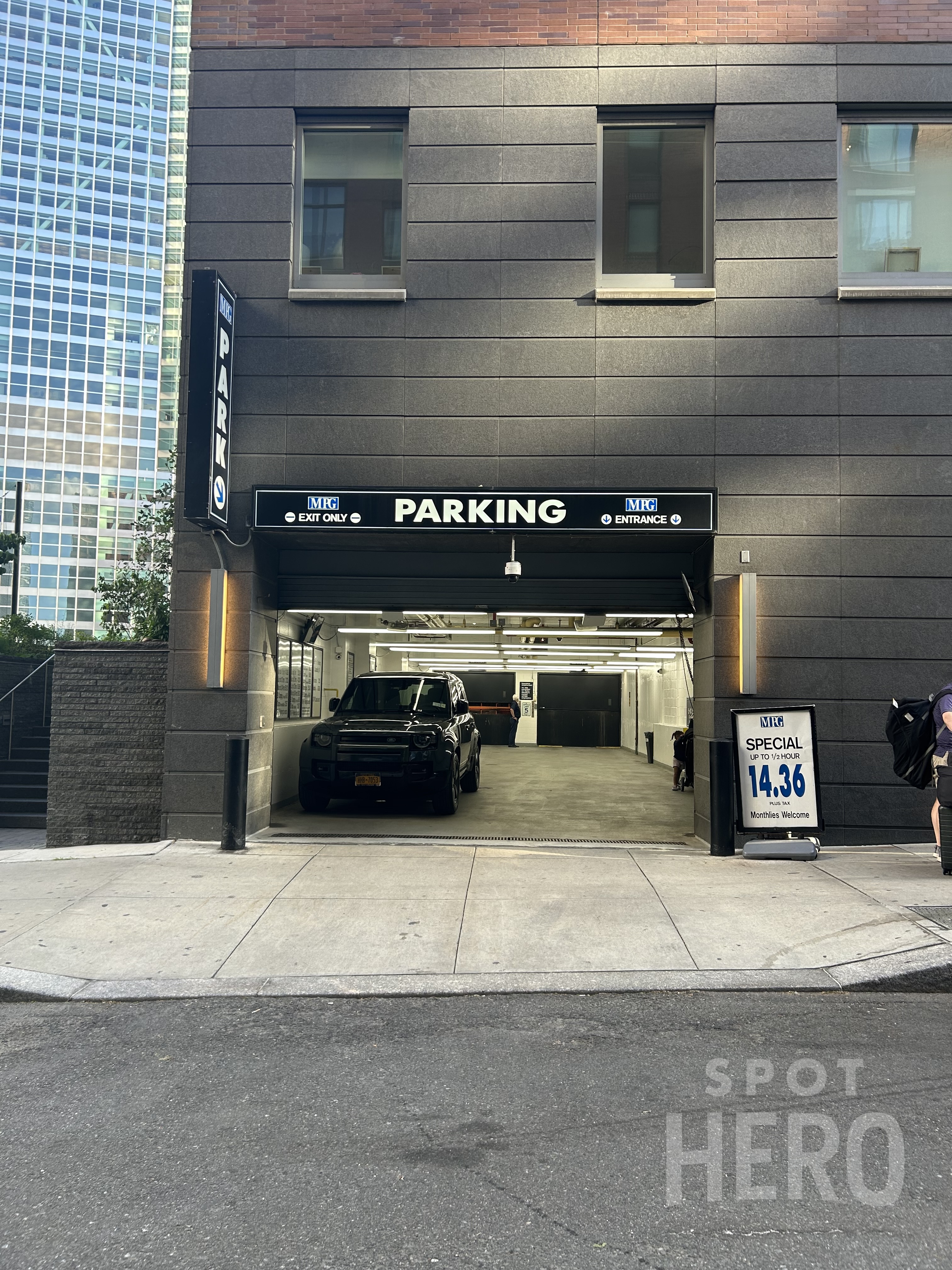 Photo of 265 Warren St. (300 North End Ave.) - MP 220 NE LLC - Valet Garage