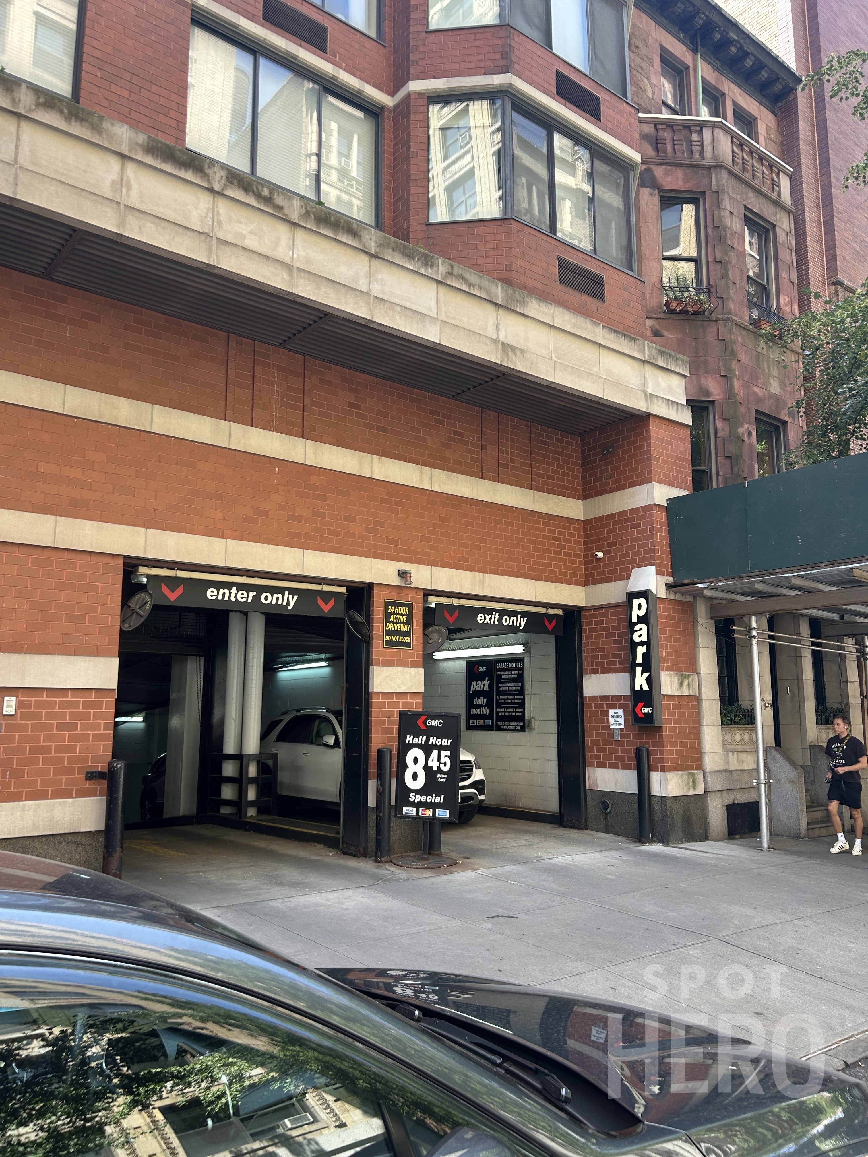 Photo of 250 W 89th St. - Garage