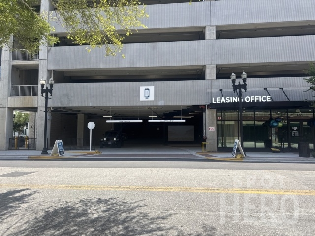 Photo of 960 E Adams St. - Valet Stand