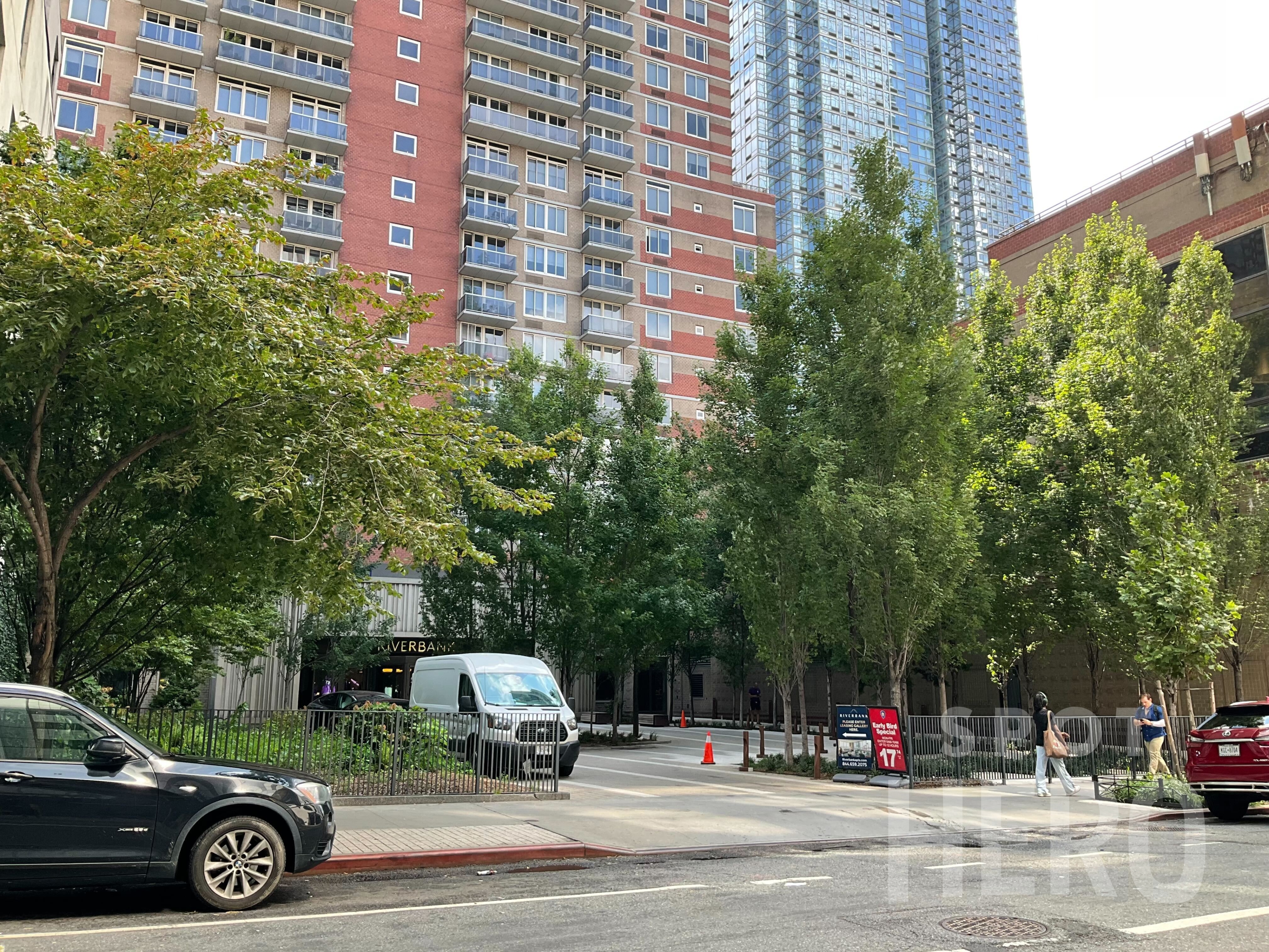 Photo of 552 W 43rd St. (560 West 43rd St.) - Valet Garage