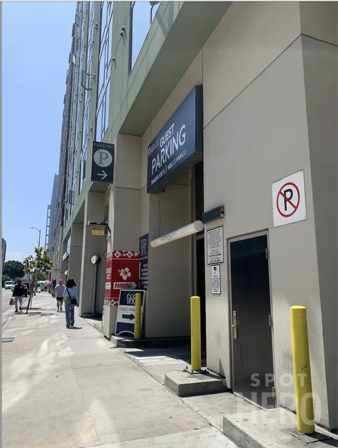 Photo of 6269 Selma Ave. (1600 Vine St.) - Garage