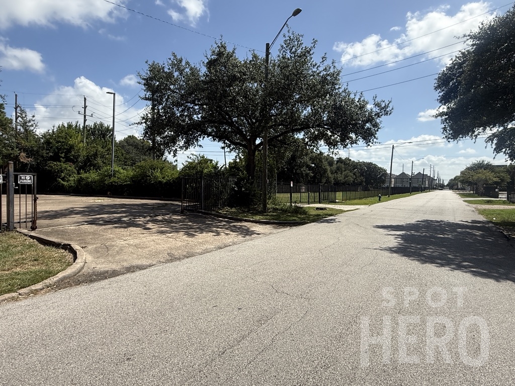 Photo of 2013 Naomi St. (8455 Fannin St.) - Lot