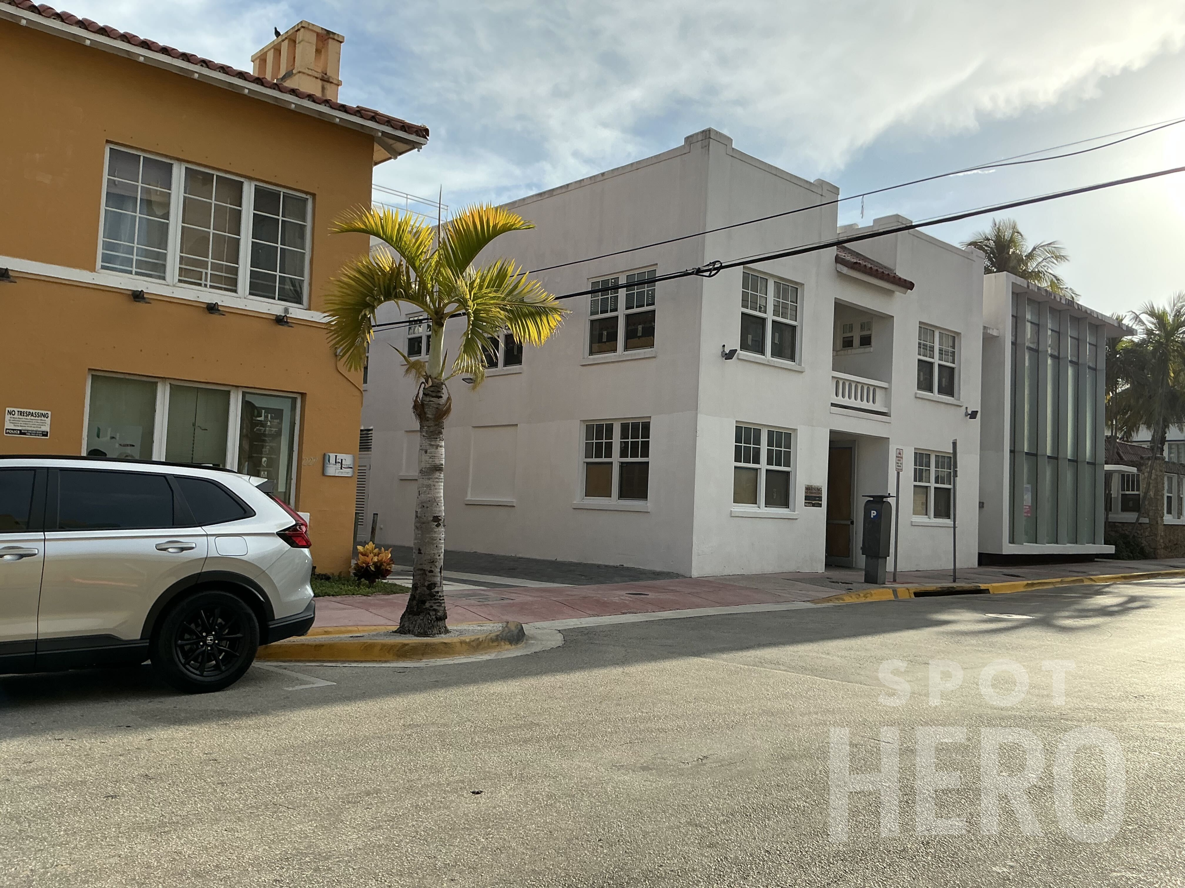 Photo of 930 Collins Ct. (915 Washington Ave.) - Moxy Miami South Beach Valet Stand