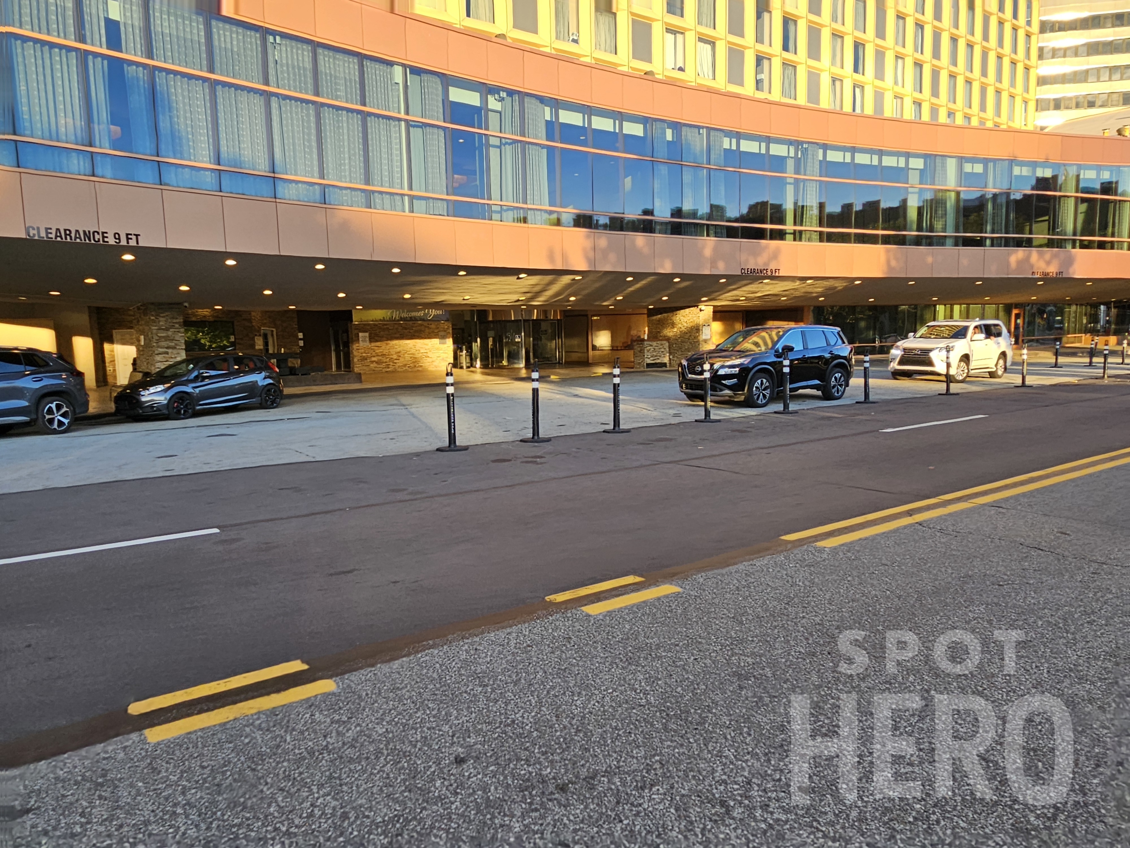 Photo of 600 Commonwealth Pl. - Wyndham Grand Pittsburgh Downtown Valet Stand