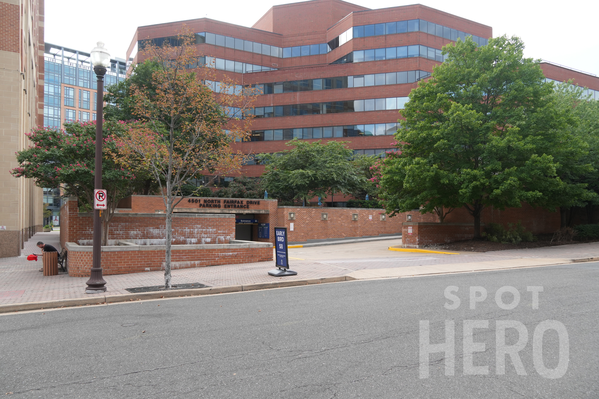 Photo of 1046 N Vermont St. (4501 N Fairfax Dr.) - Garage