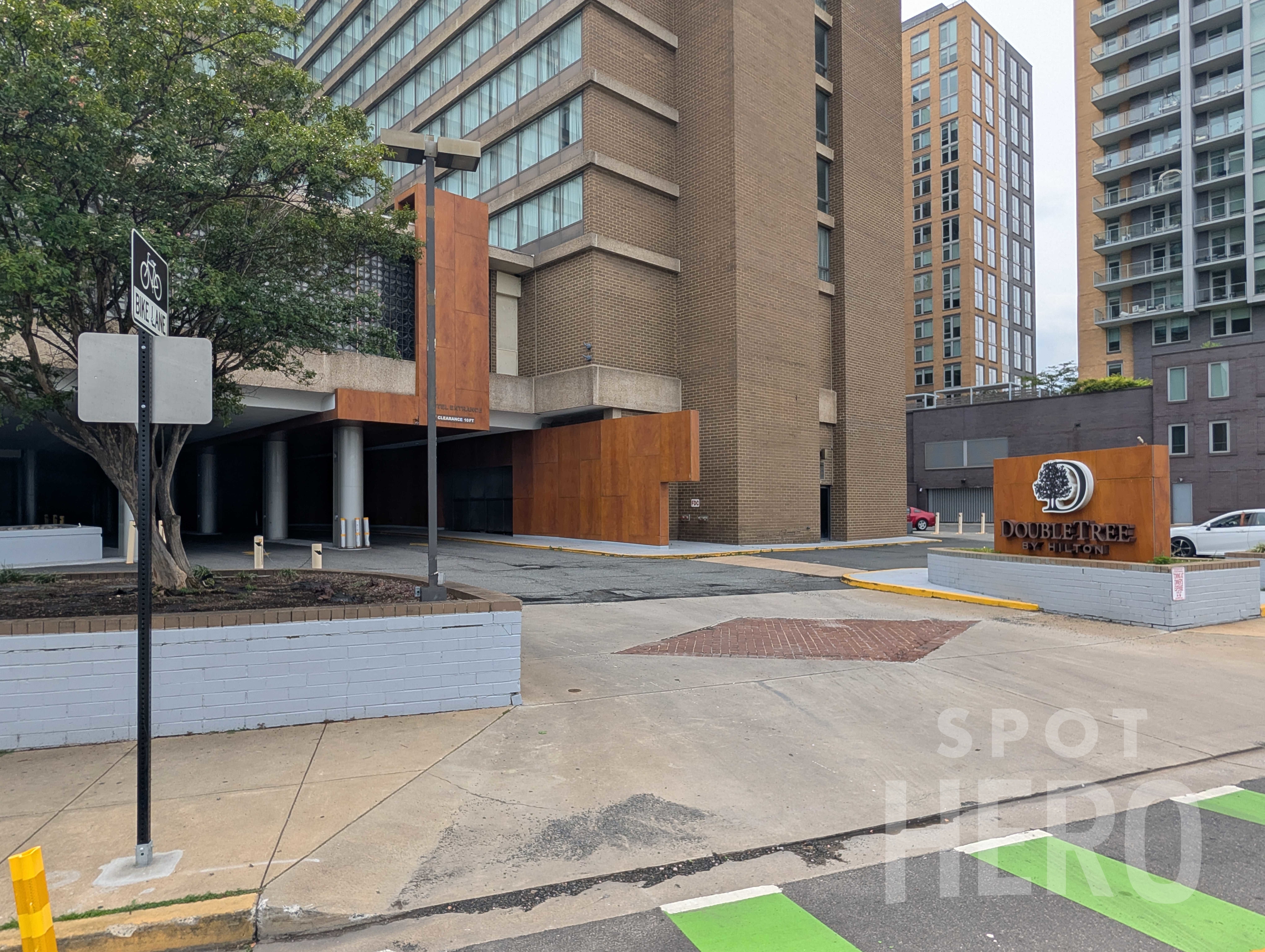 Photo of DoubleTree by Hilton - Covered Self Park
