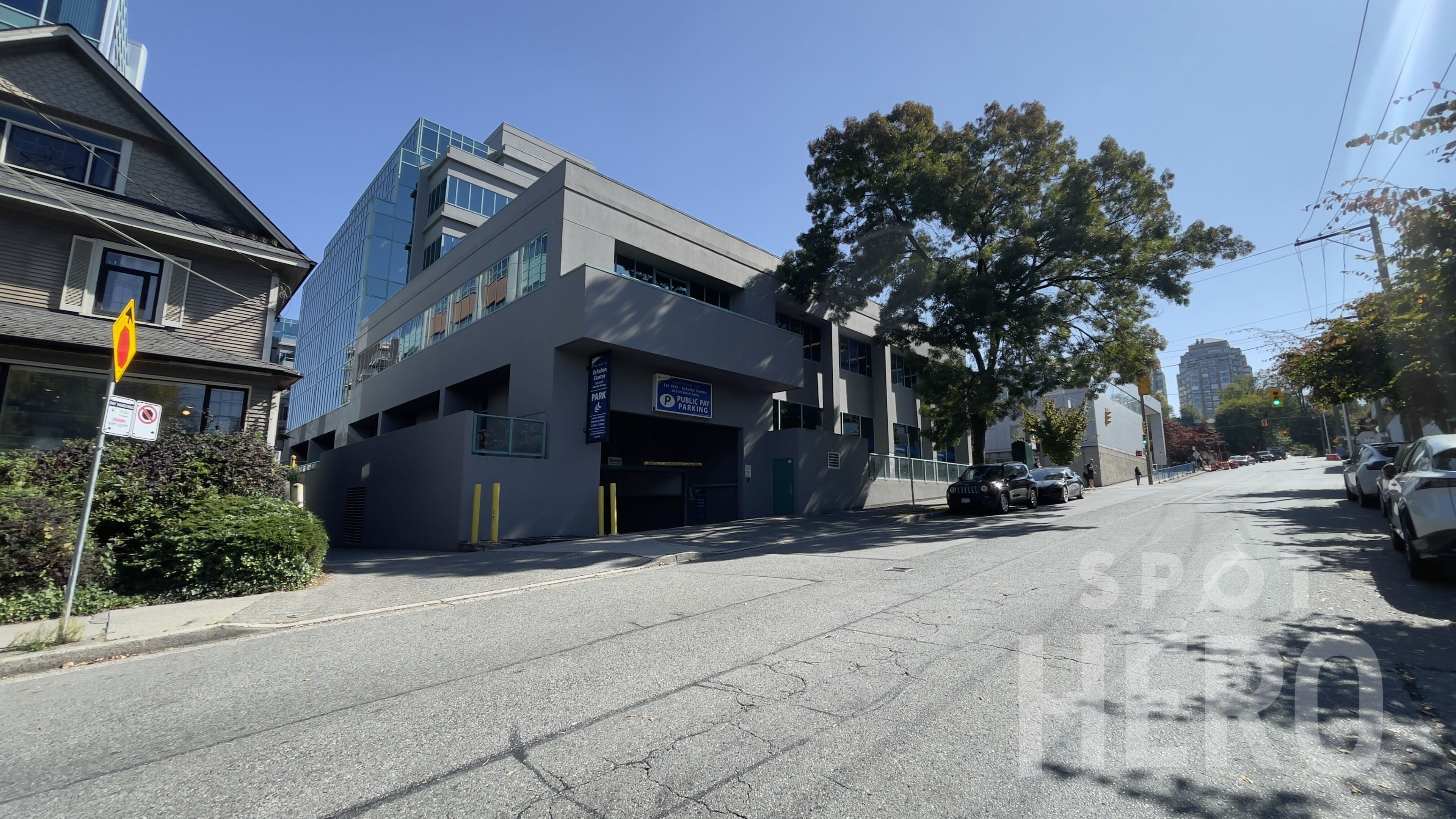 Photo of 2340 Ash St. (555-575 W 8th Ave.) - Echelon Centre Garage
