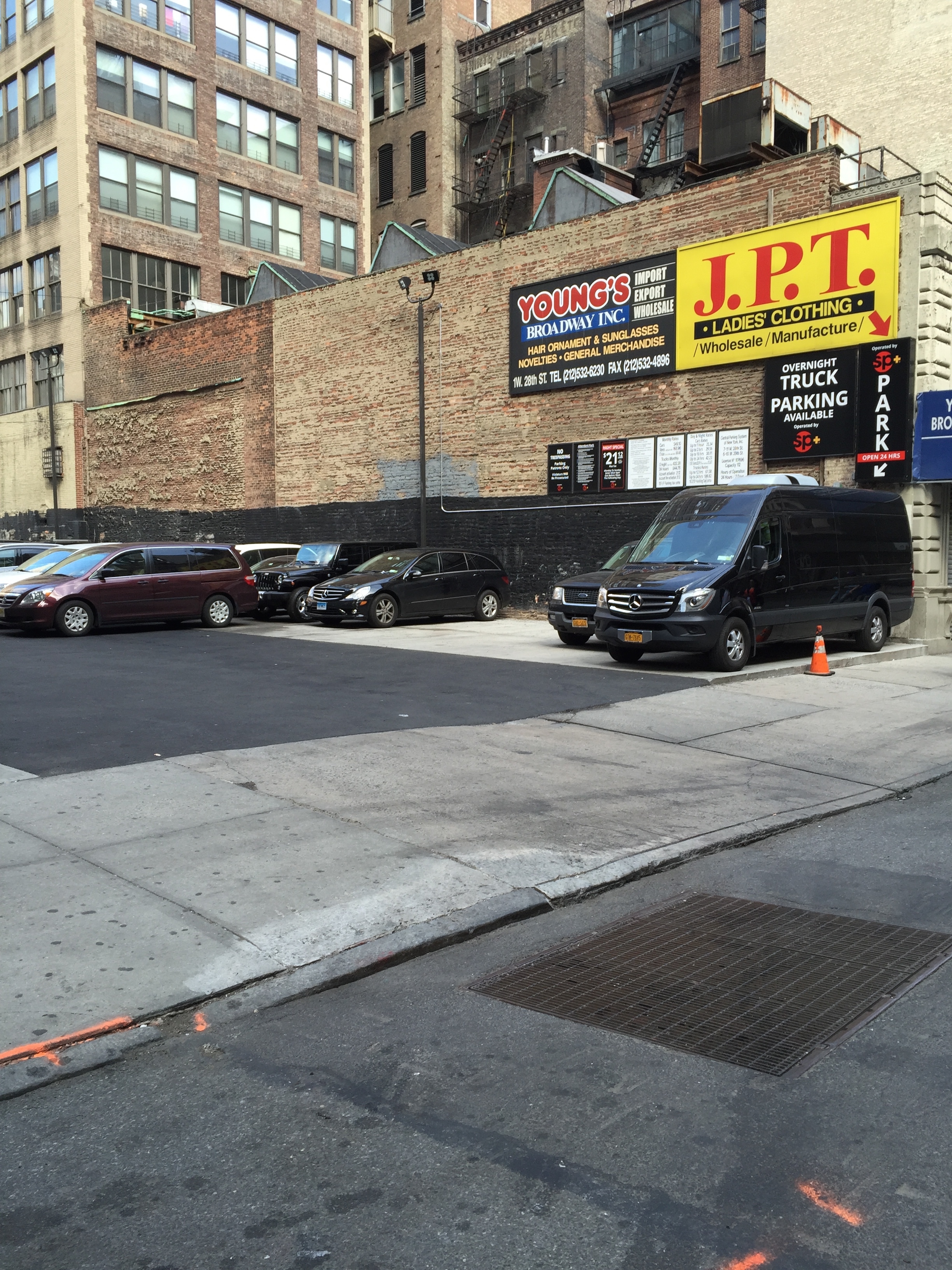 Photo of 7 W 28th St. - Valet (Drucker Lot)