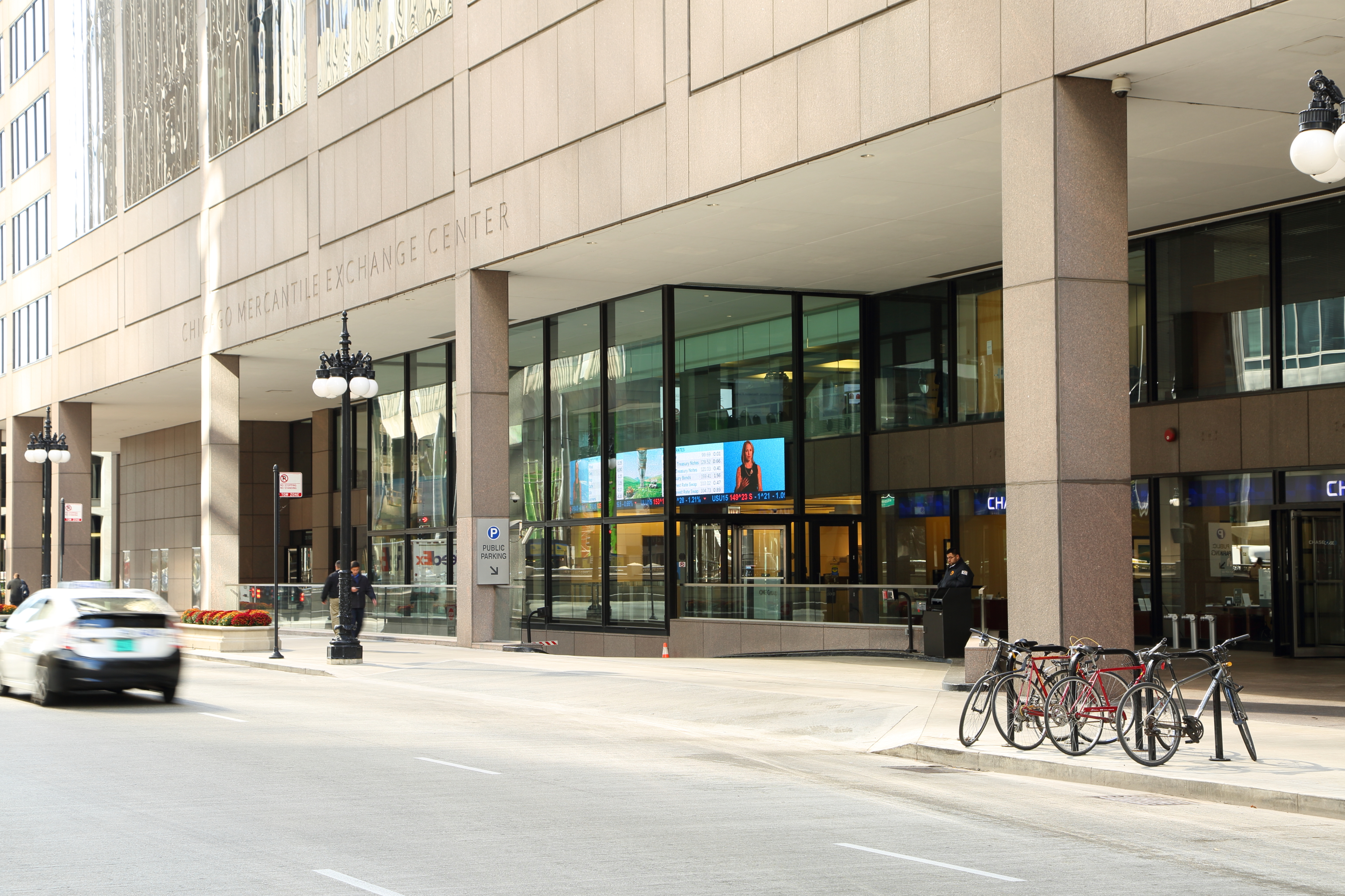 Photo of 10 S Wacker Dr. - Valet Garage